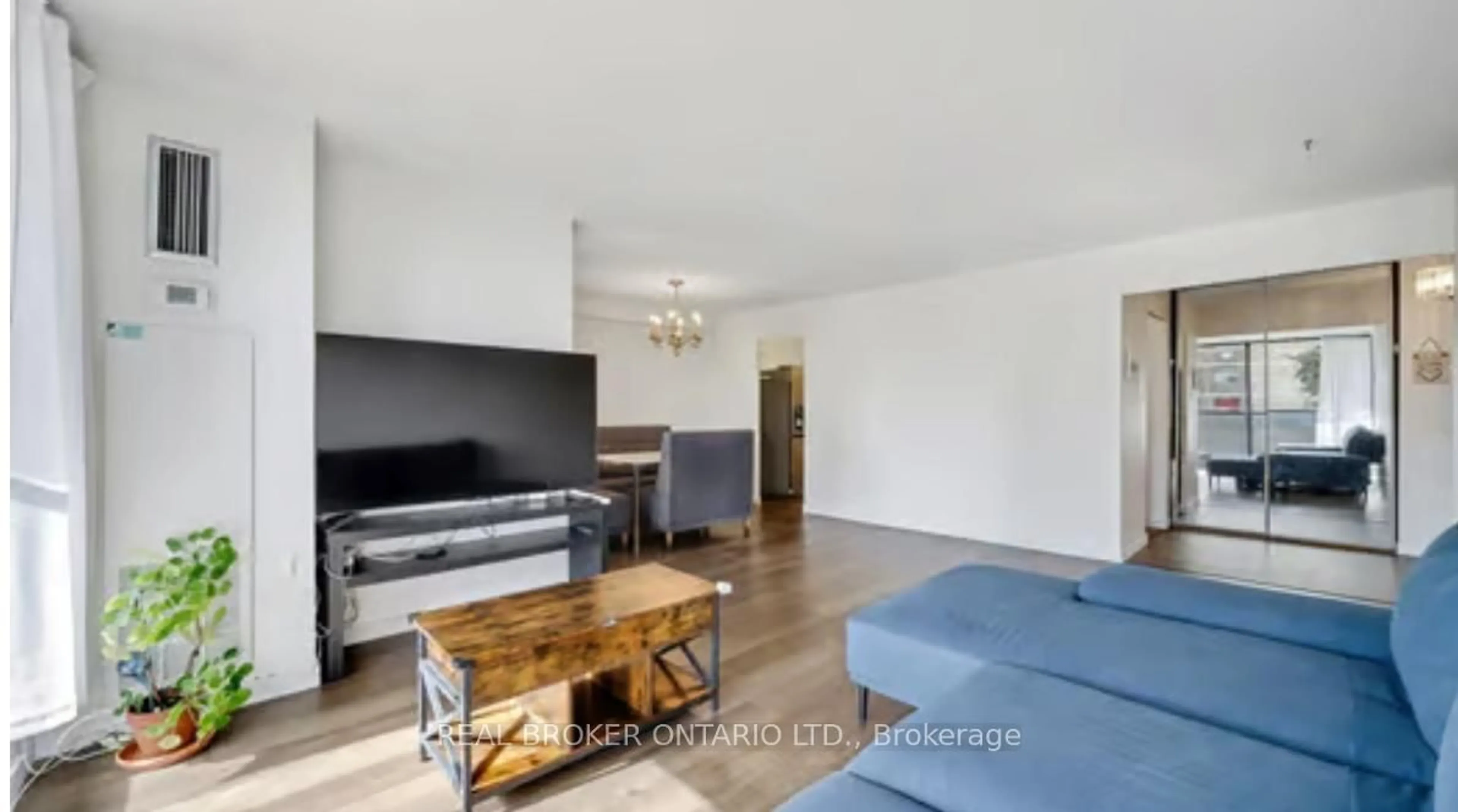 Living room with furniture, wood/laminate floor for 100 Canyon Ave #503, Toronto Ontario M3H 5T9