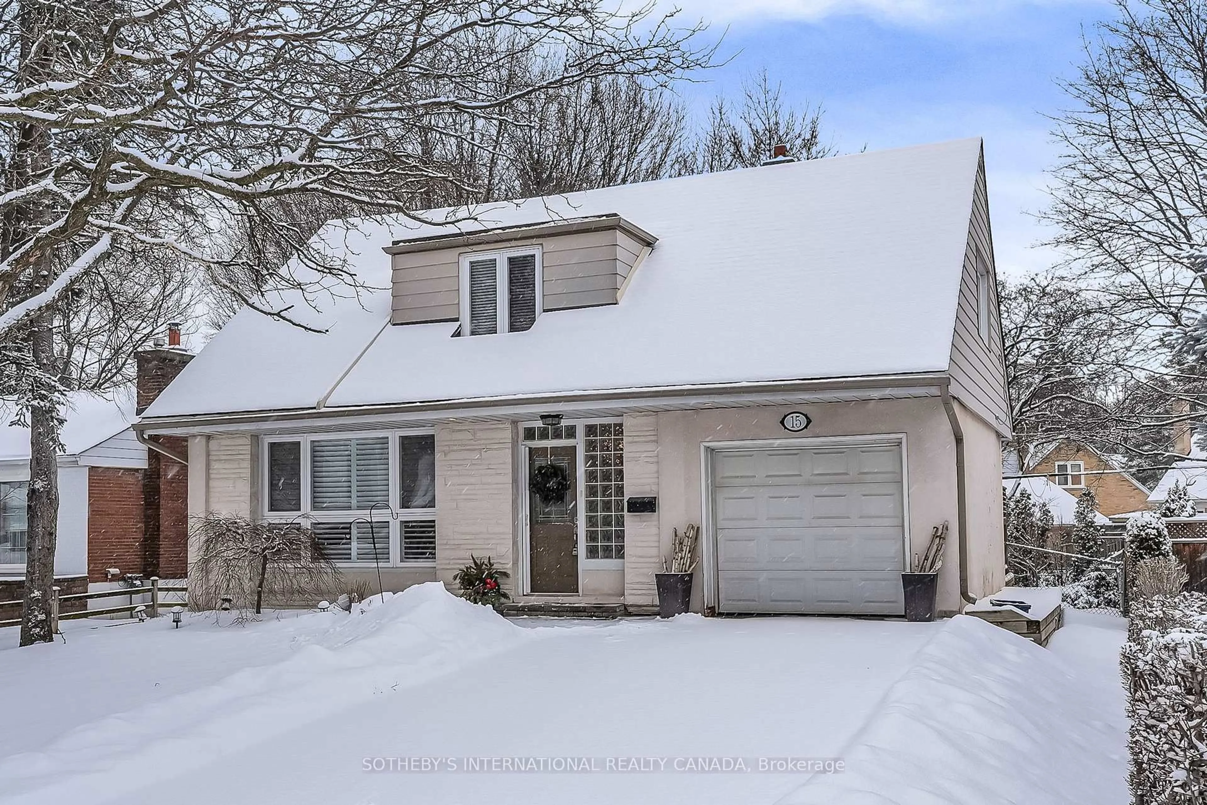 Home with vinyl exterior material, street for 15 Addison Cres, Toronto Ontario M3B 1K7