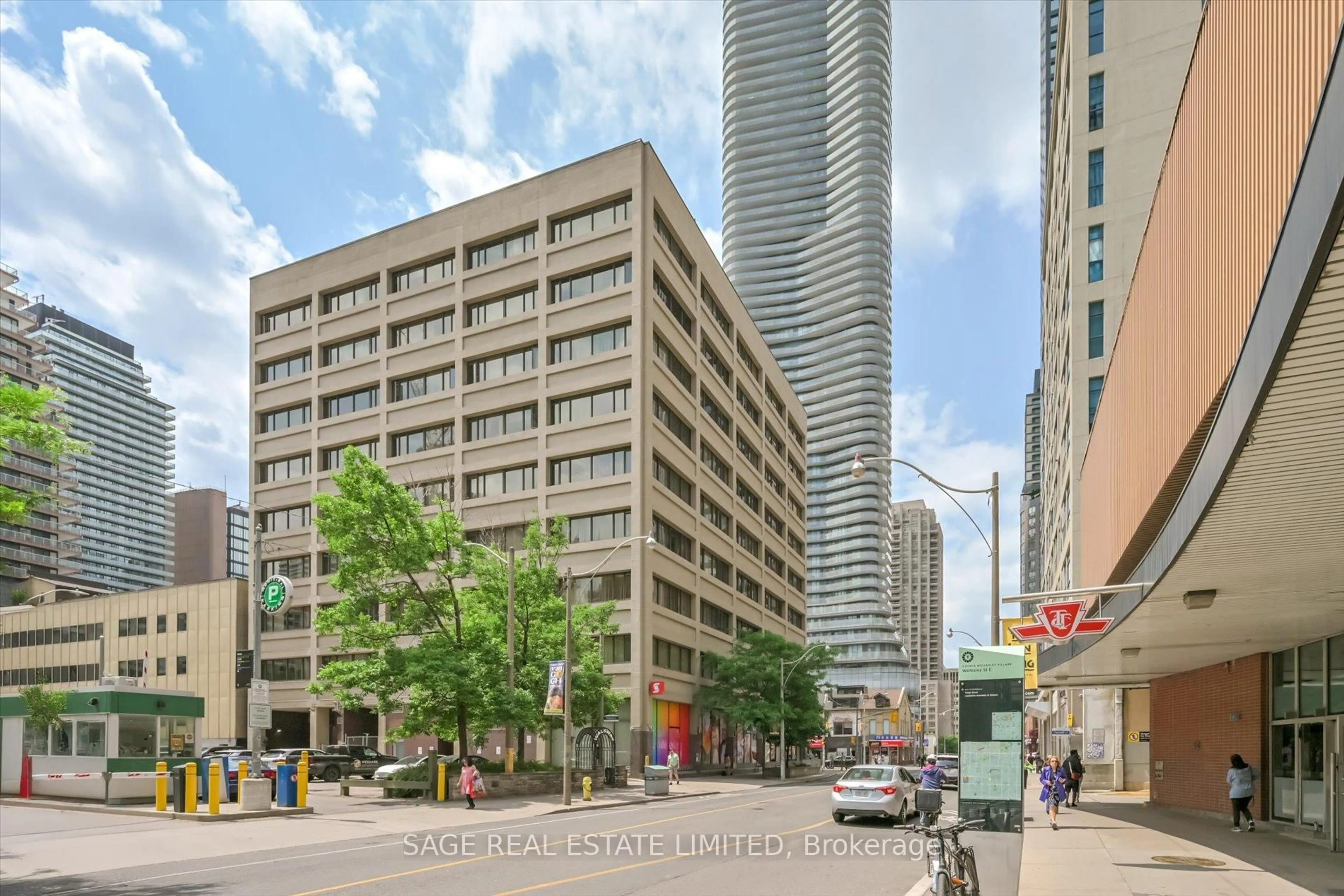 Patio, street for 555 Yonge St #413, Toronto Ontario M4Y 3A6