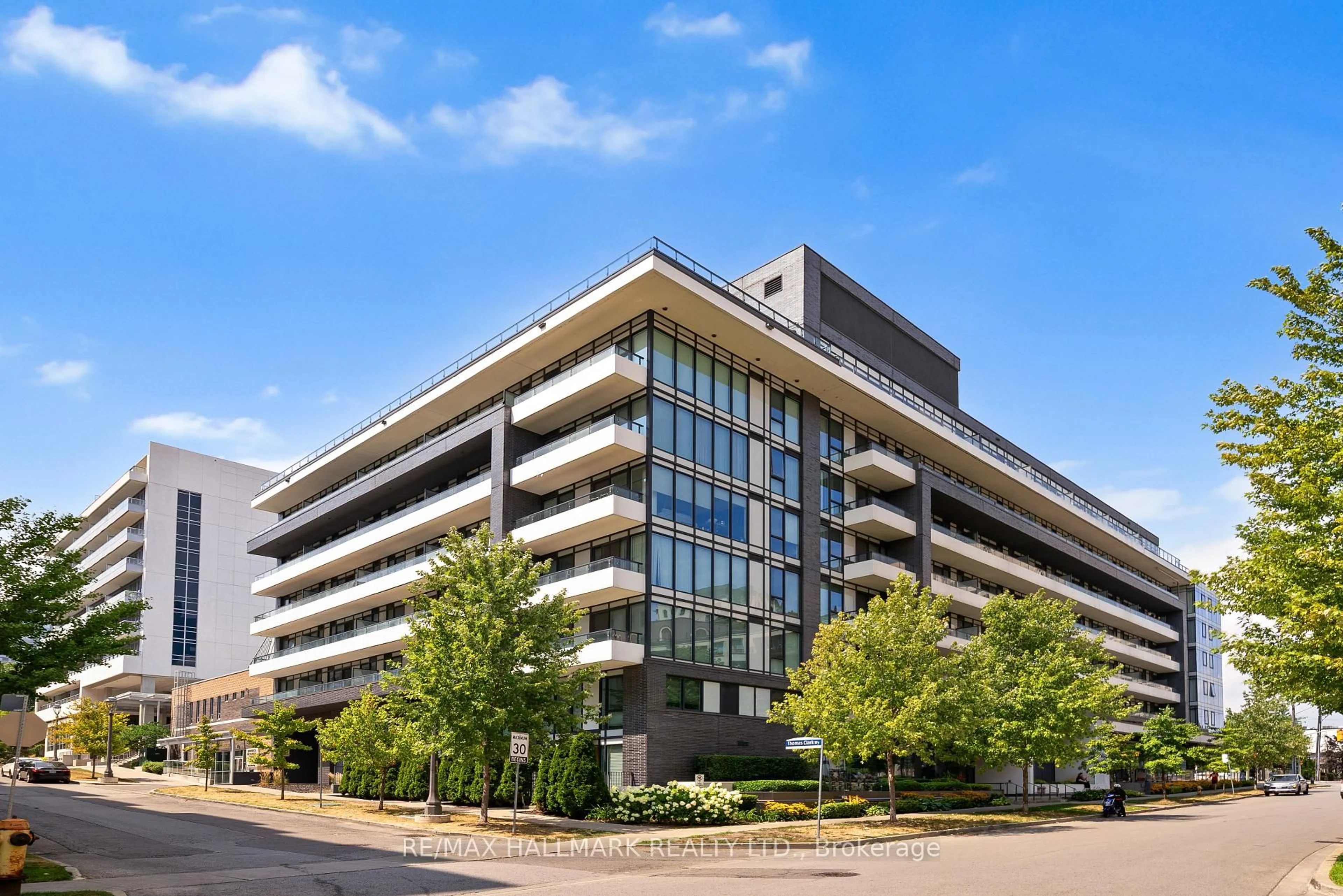 Indoor foyer for 18 Rean Dr #TH3, Toronto Ontario M2K 0C7