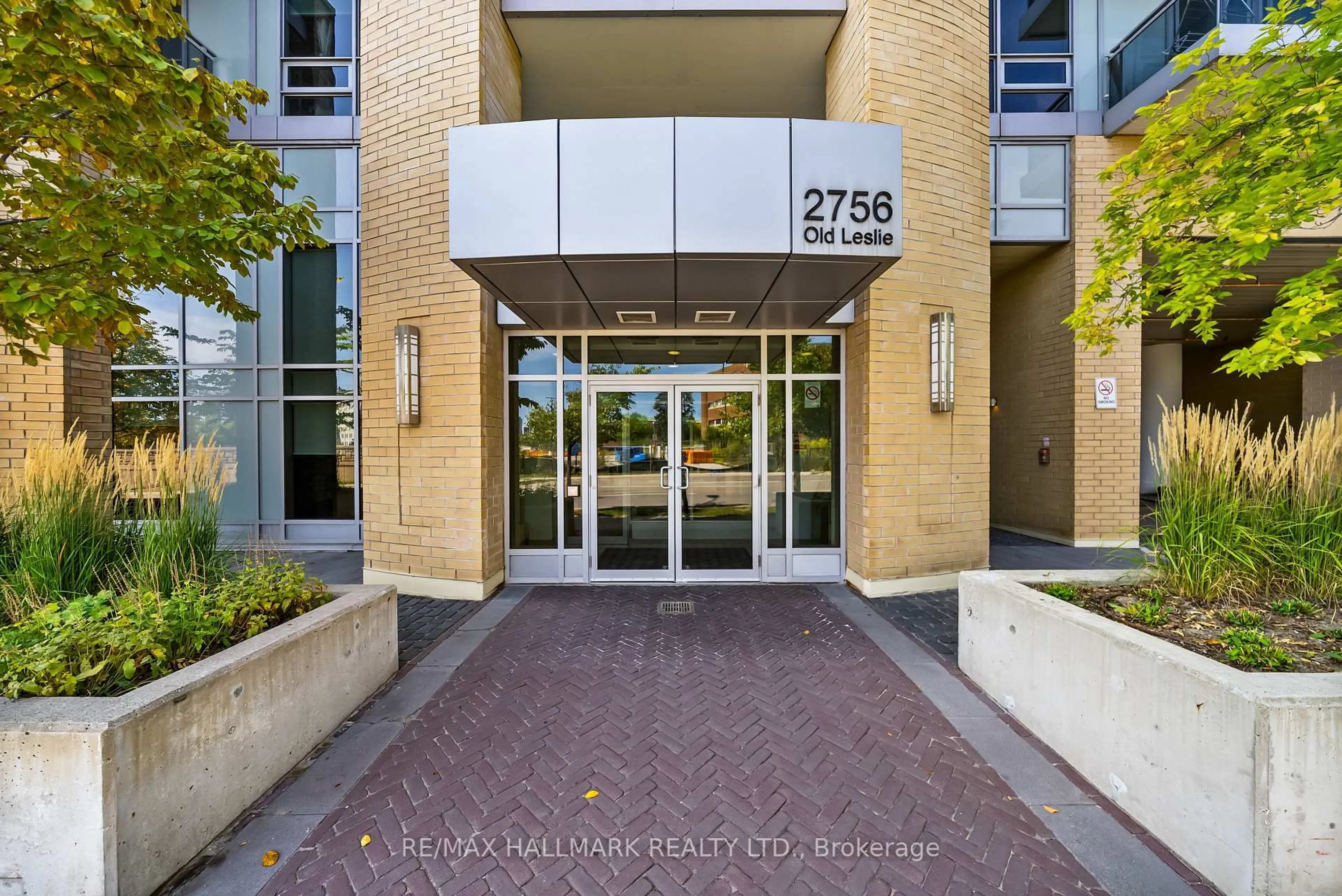 Indoor foyer for 2756 Old Leslie St #602, Toronto Ontario M2K 0E2