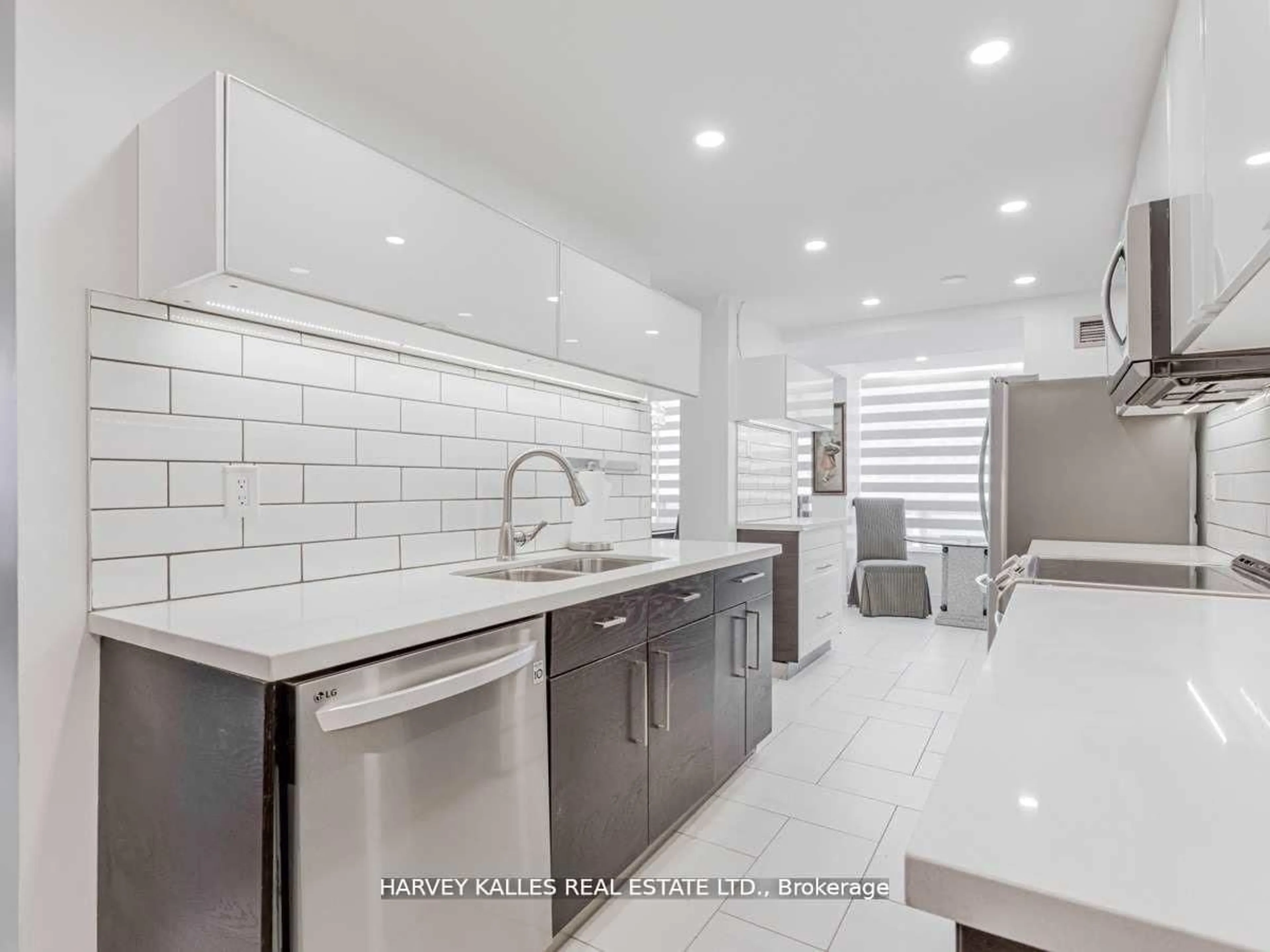 Contemporary kitchen, ceramic/tile floor for 5785 Yonge St #509, Toronto Ontario M2M 4J2