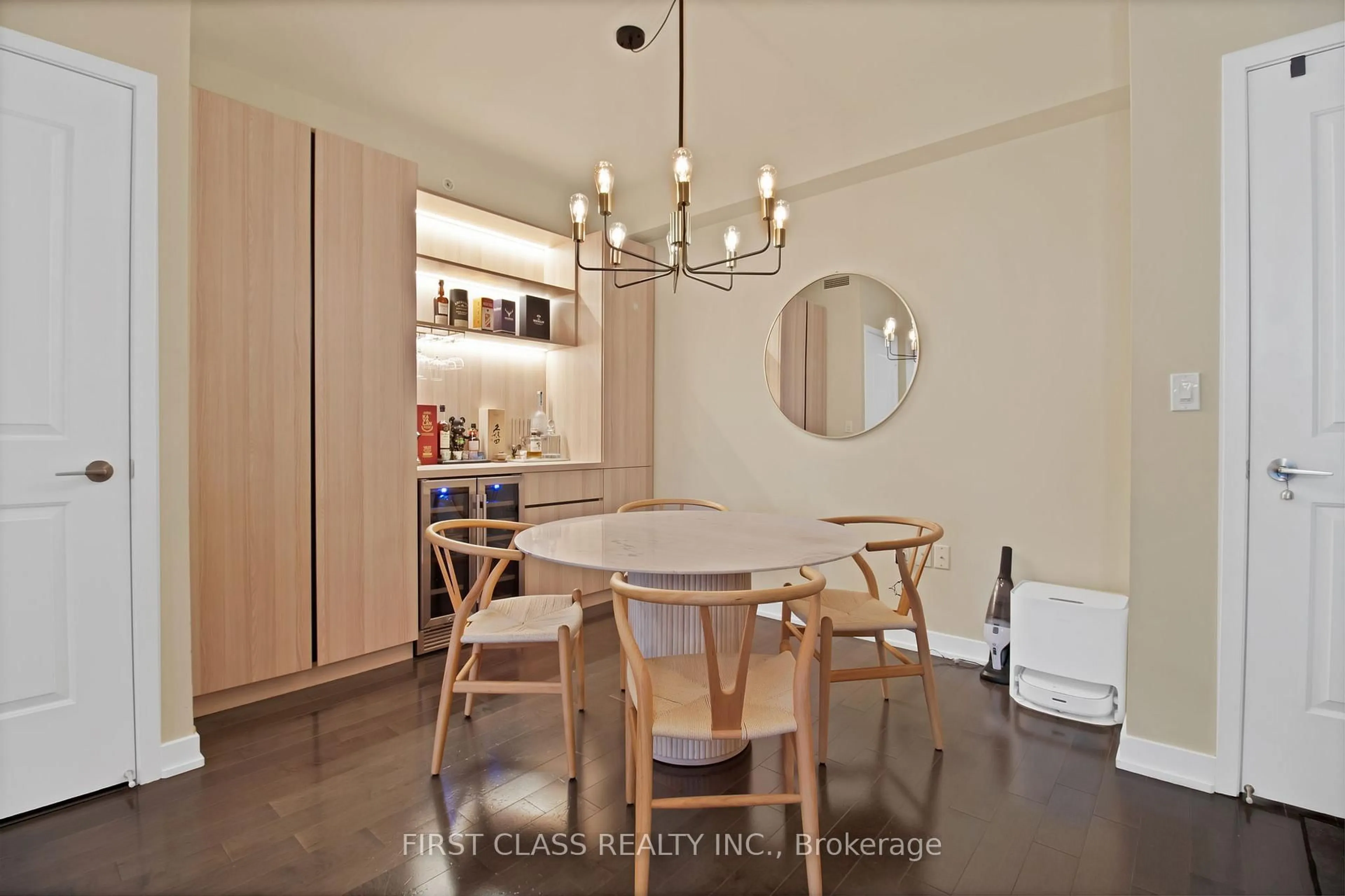 Dining room, unknown for 1 The Esplanade #3309, Toronto Ontario M5E 0A8