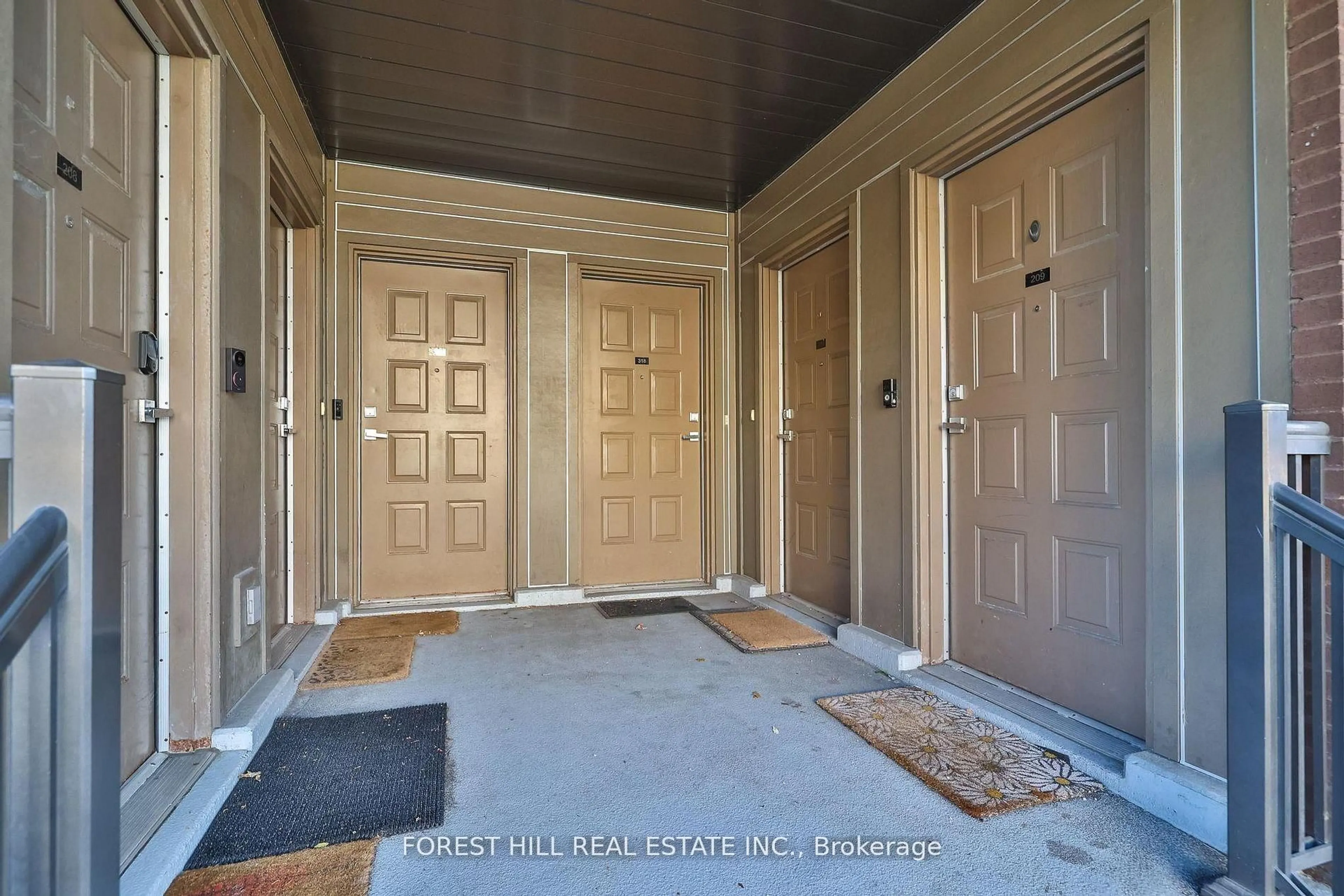 Indoor entryway for 639 Lawrence Ave #318, Toronto Ontario M6A 1A9