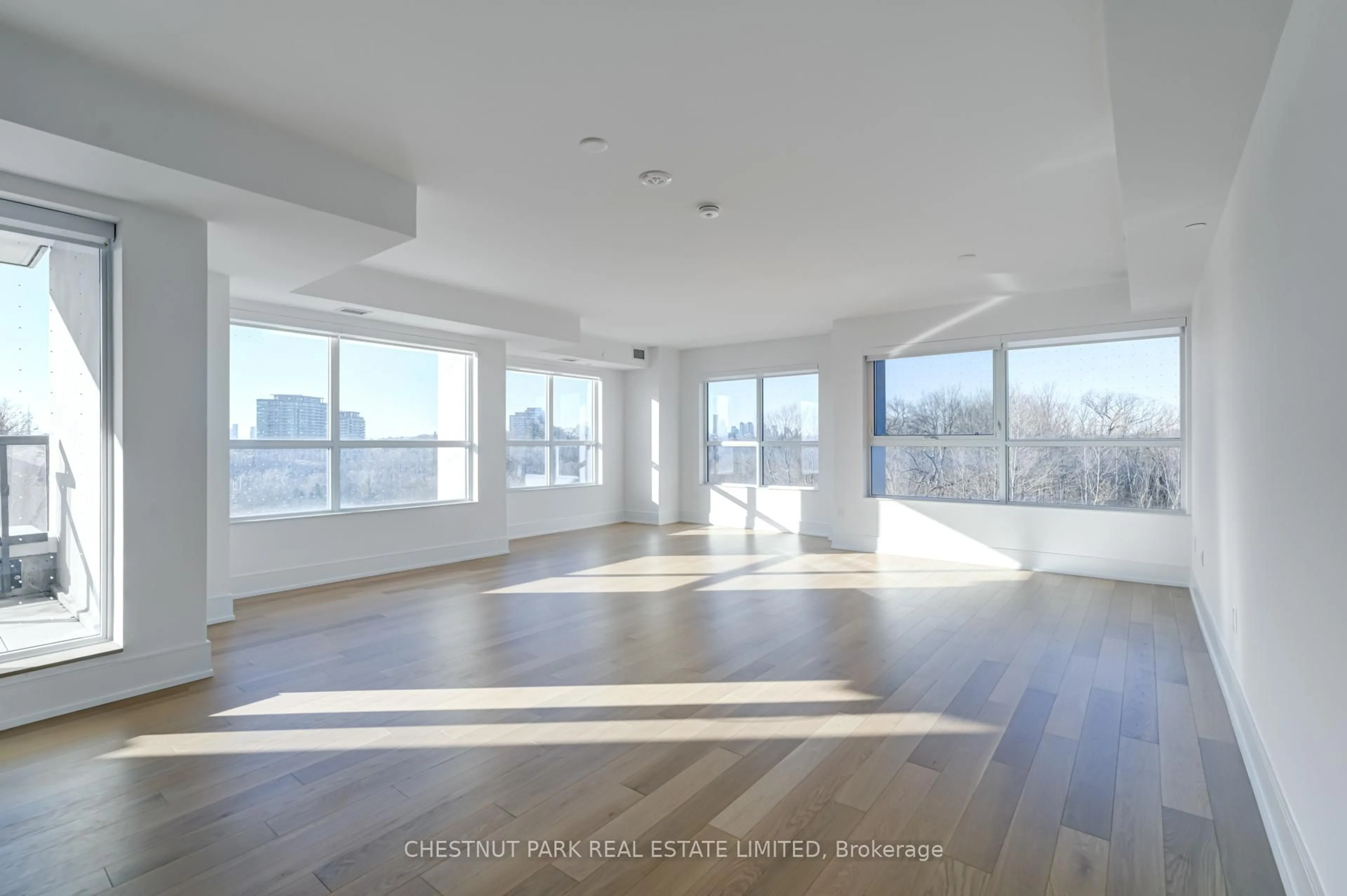 Indoor foyer for 10 Inn on the Park Dr #311, Toronto Ontario M3C 0P9