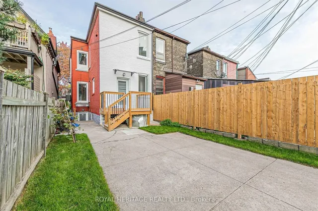66a Bellevue Ave, Toronto 3