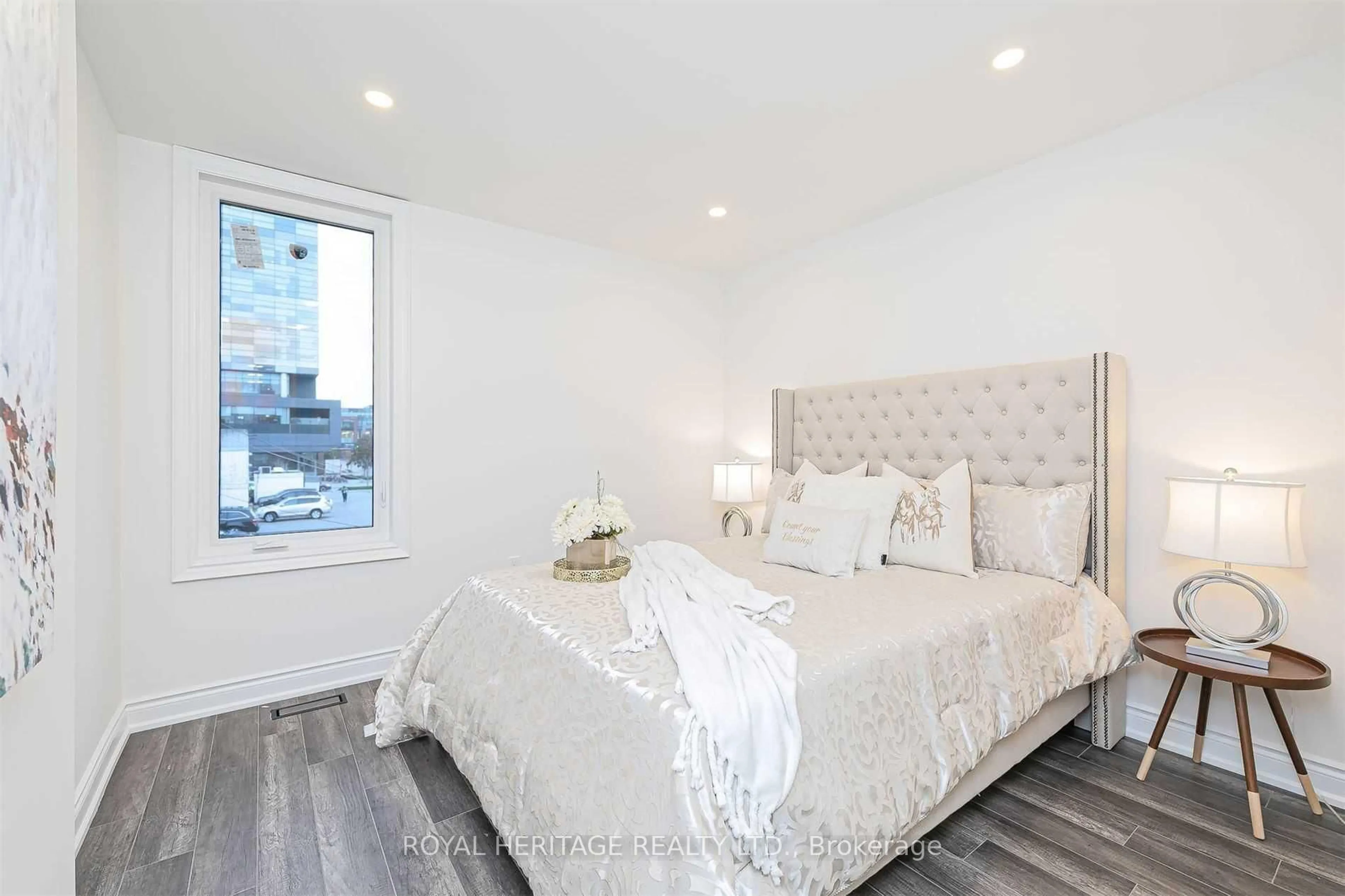 Bedroom with bed, unknown for 66a Bellevue Ave, Toronto Ontario M5T 2N4