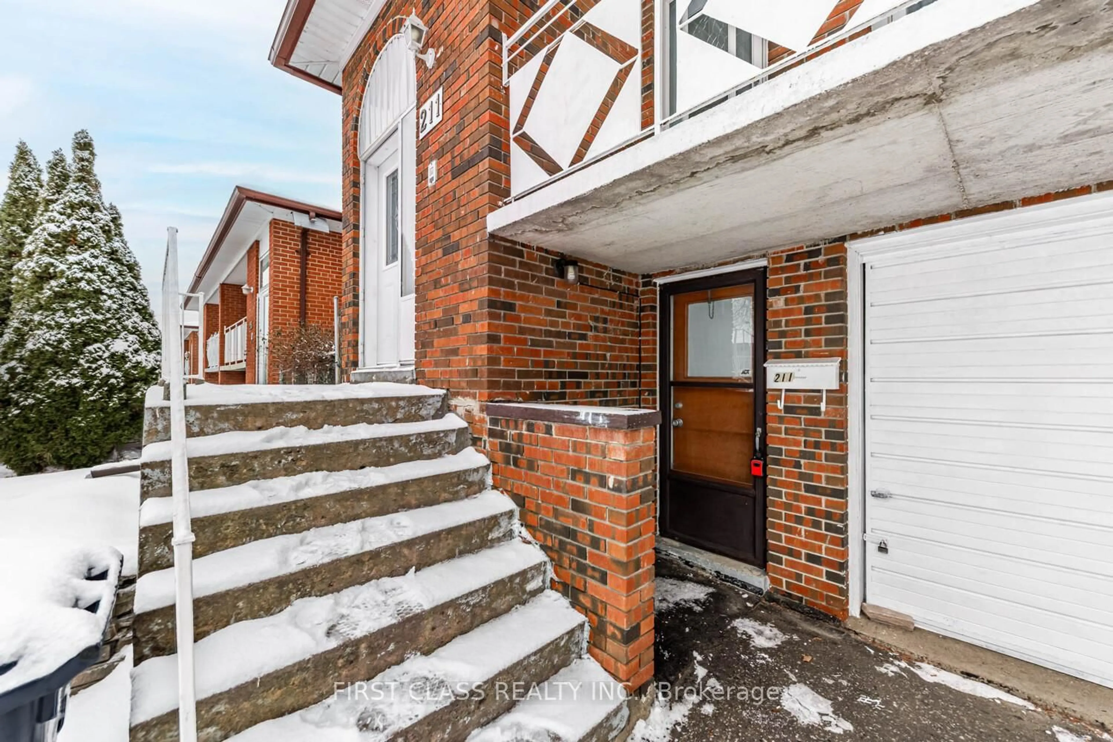 Home with brick exterior material, building for 211 Shawnee Circ, Toronto Ontario M2H 2Y3