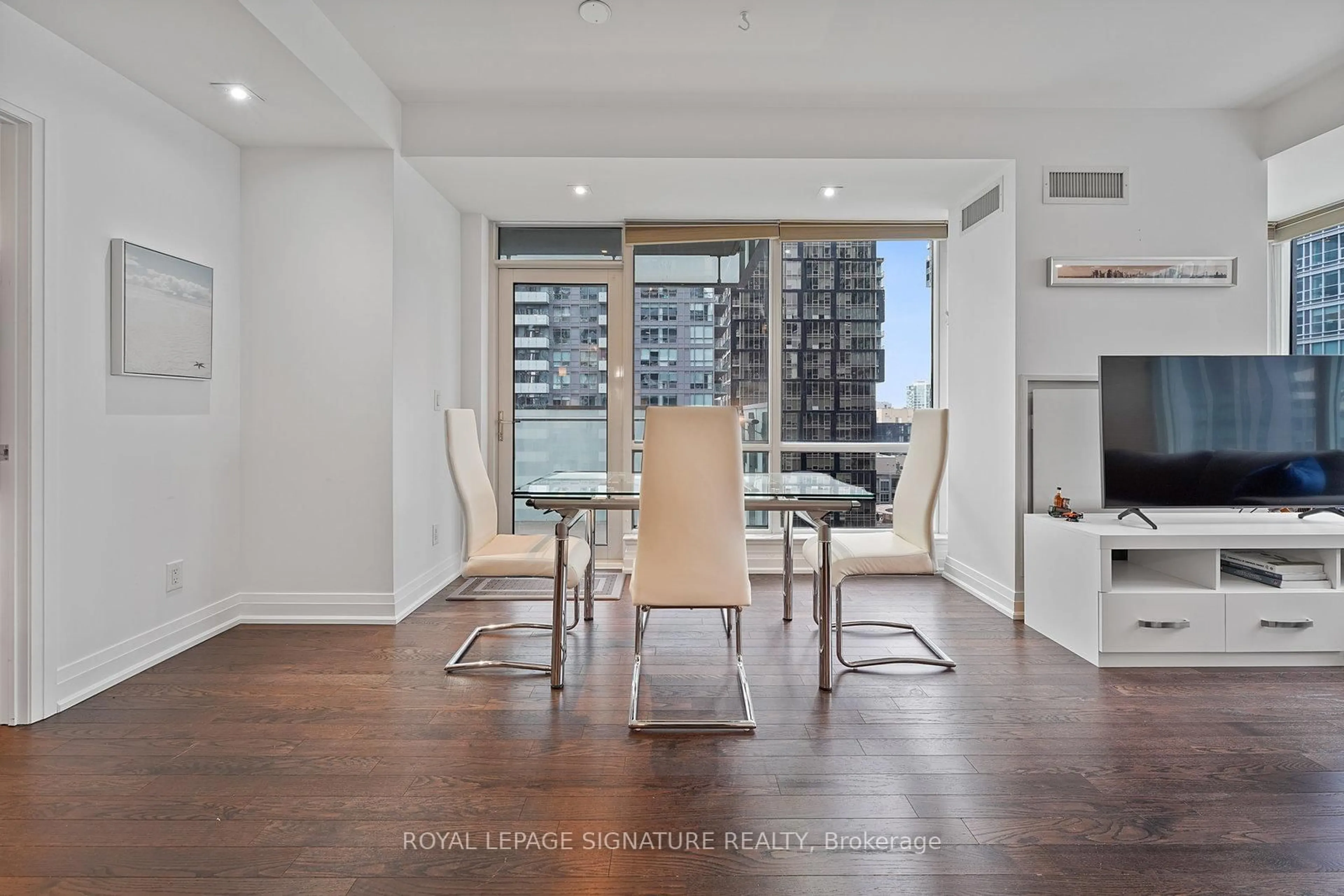 Unknown for 80 John St #2003, Toronto Ontario M5V 3X4