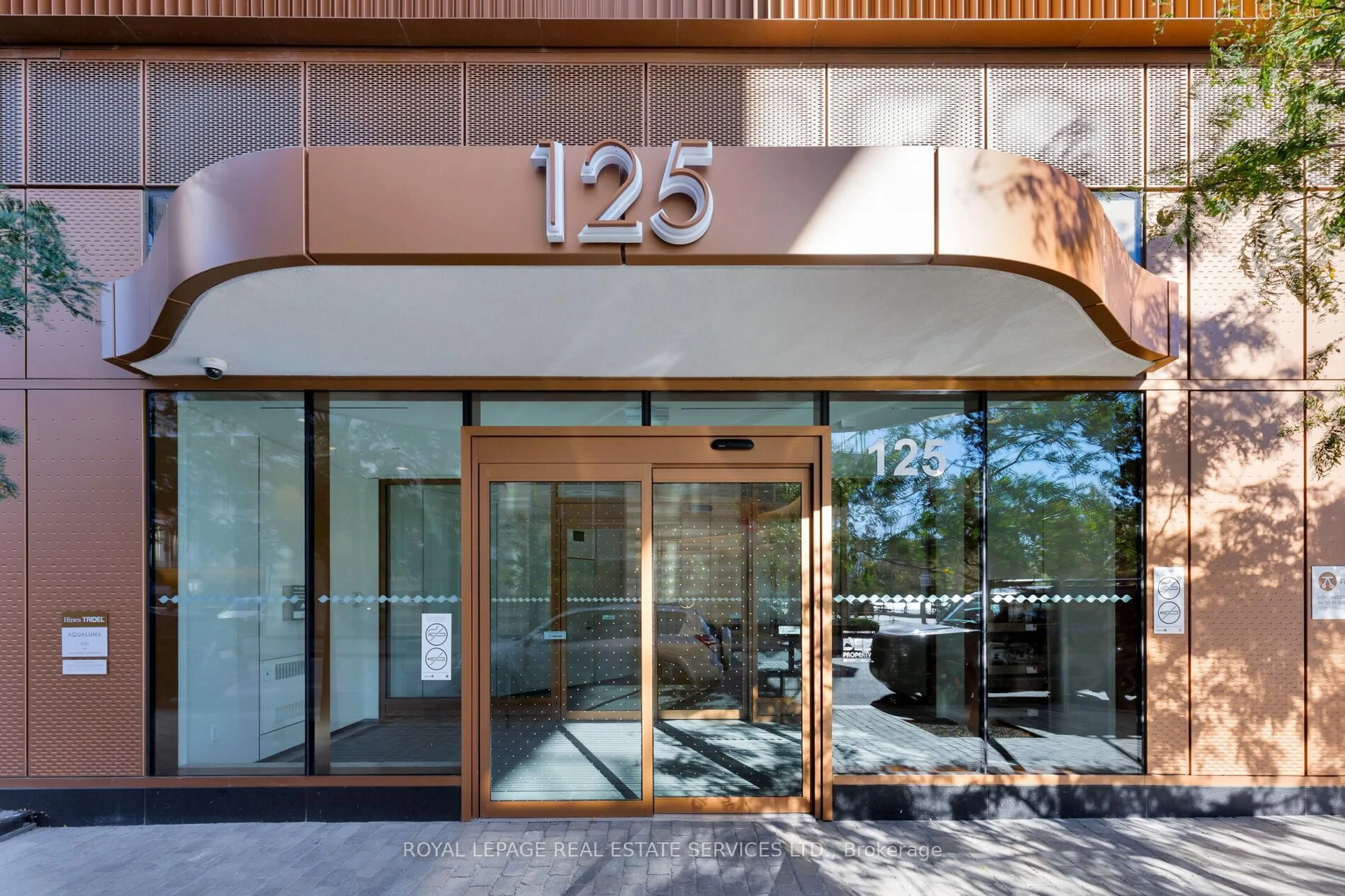 Indoor foyer for 155 Merchants' Wharf #912, Toronto Ontario M5A 0Y4