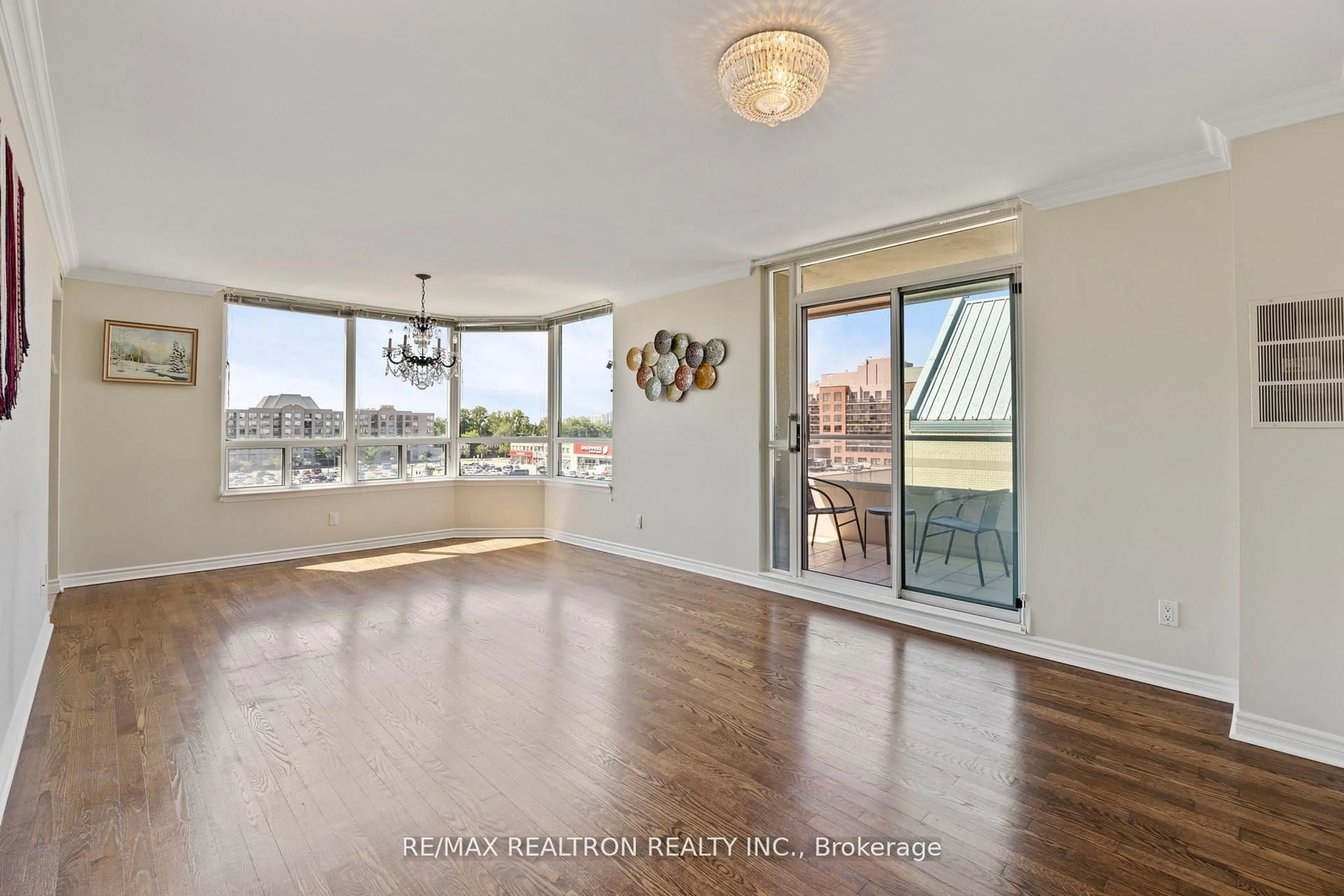 Unknown for 8 Covington Rd #604, Toronto Ontario M6A 3E5