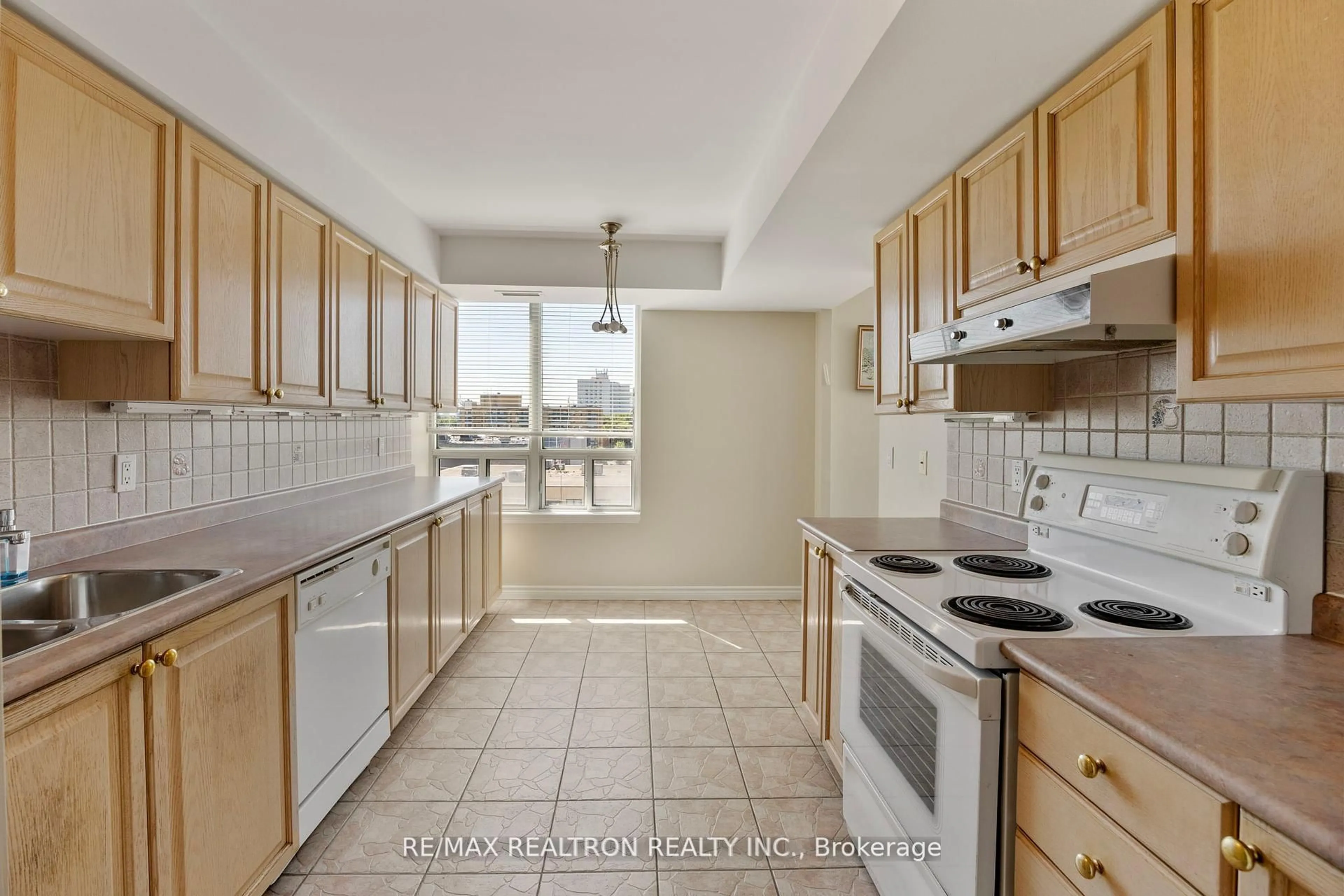 Standard kitchen, ceramic/tile floor for 8 Covington Rd #604, Toronto Ontario M6A 3E5