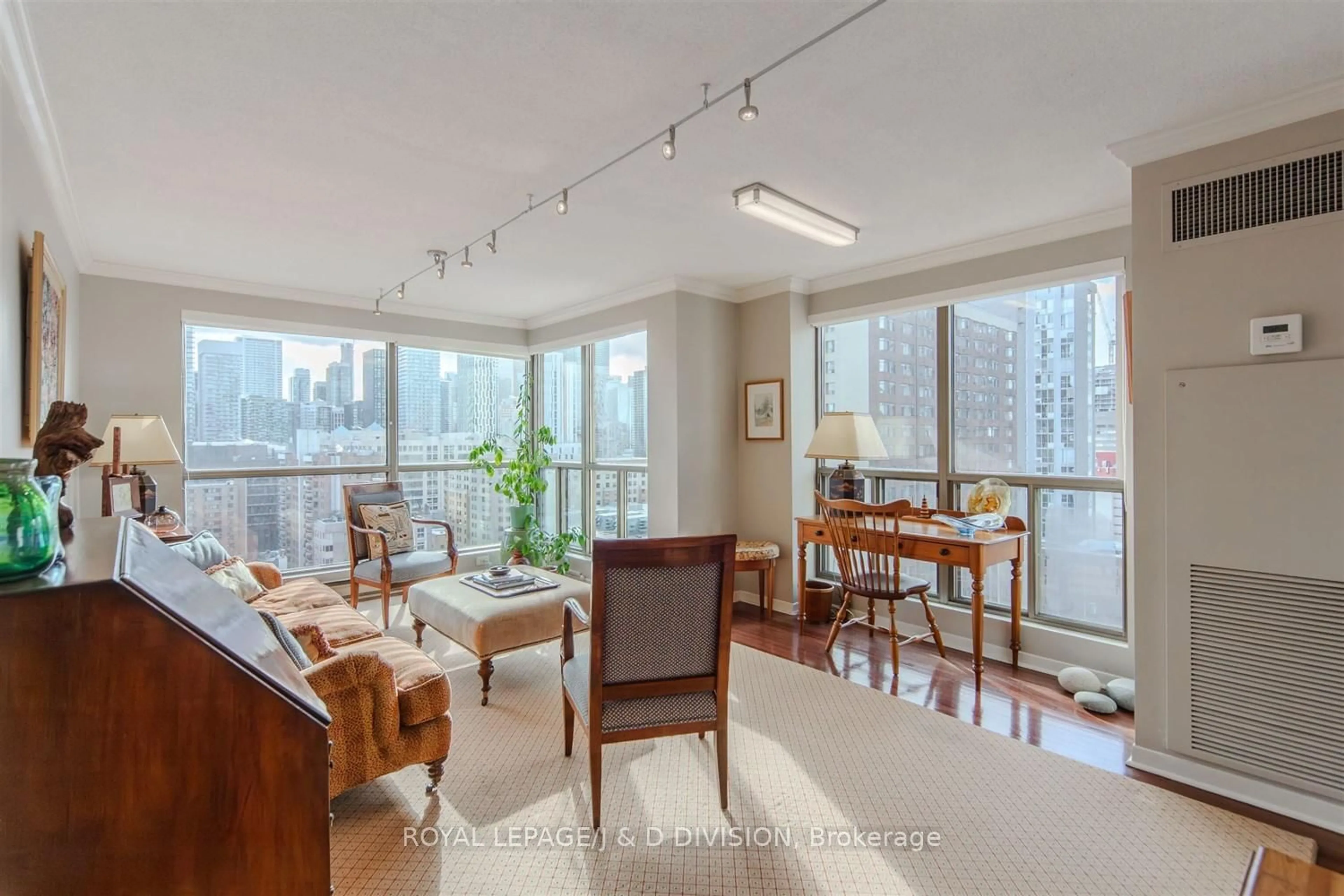 Unknown for 298 Jarvis St #1607, Toronto Ontario M5B 2M4