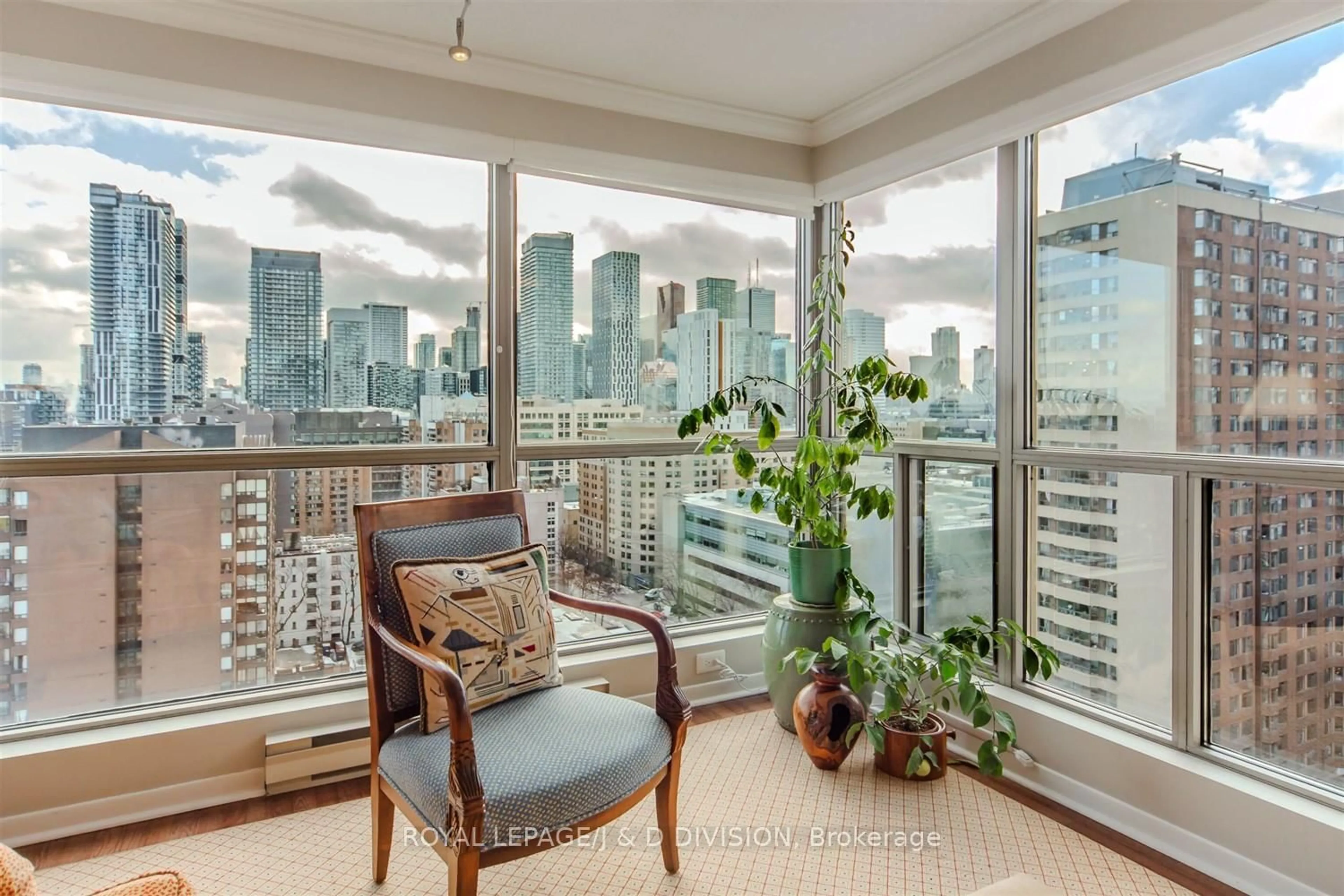 Unknown for 298 Jarvis St #1607, Toronto Ontario M5B 2M4