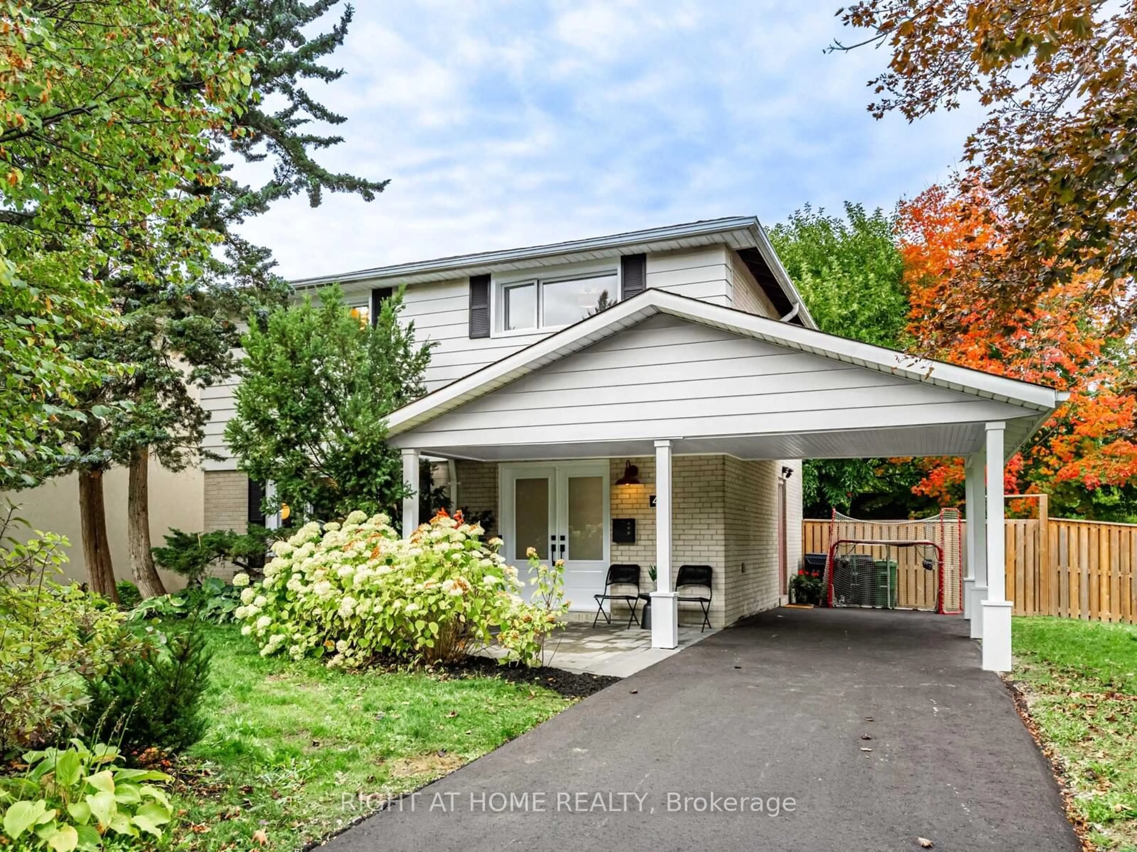 Home with vinyl exterior material, street for 43 Kingland Cres, Toronto Ontario M2J 2B8