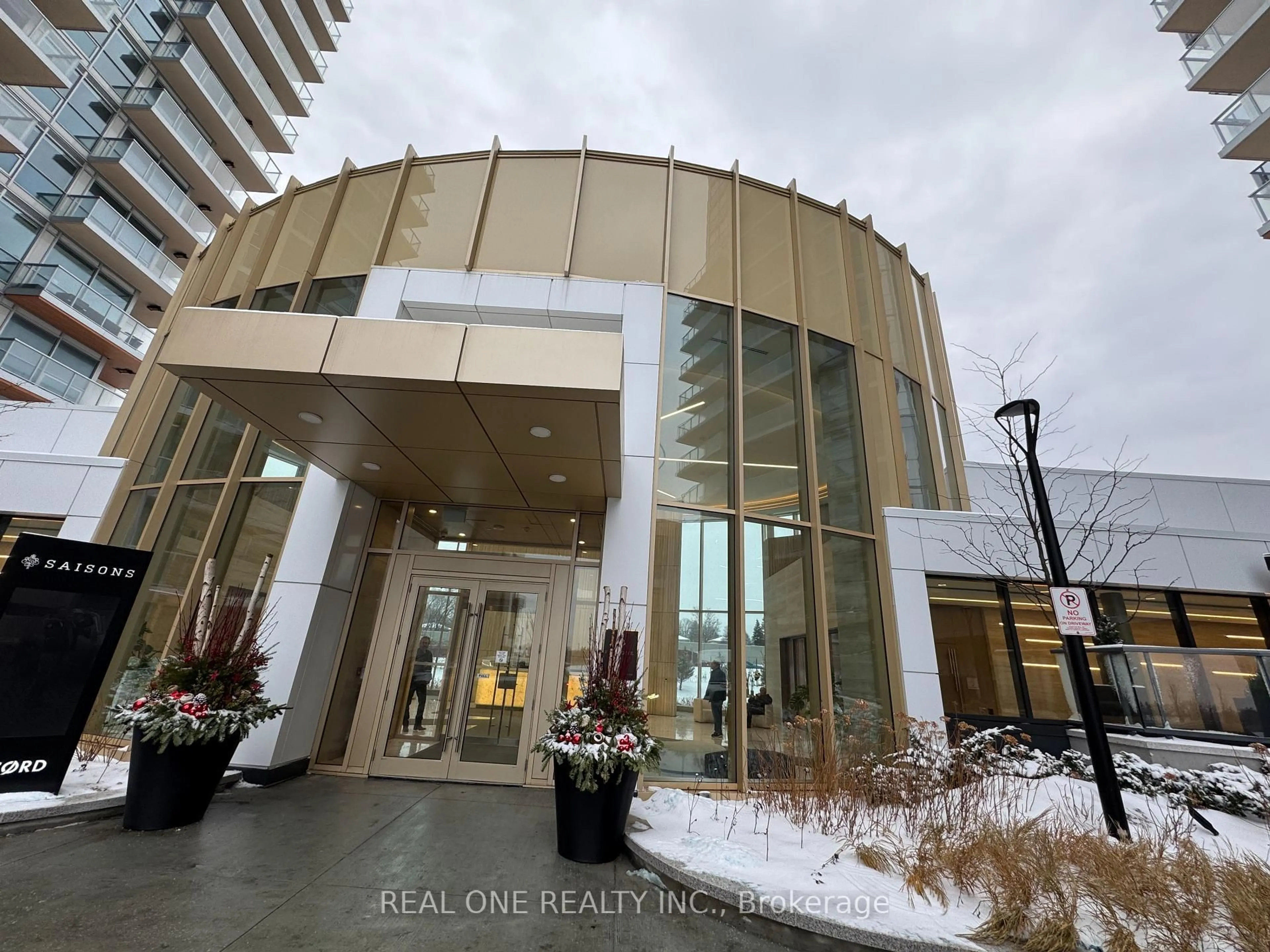 Indoor foyer for 25 McMahon Dr #503, Toronto Ontario M2K 0J1