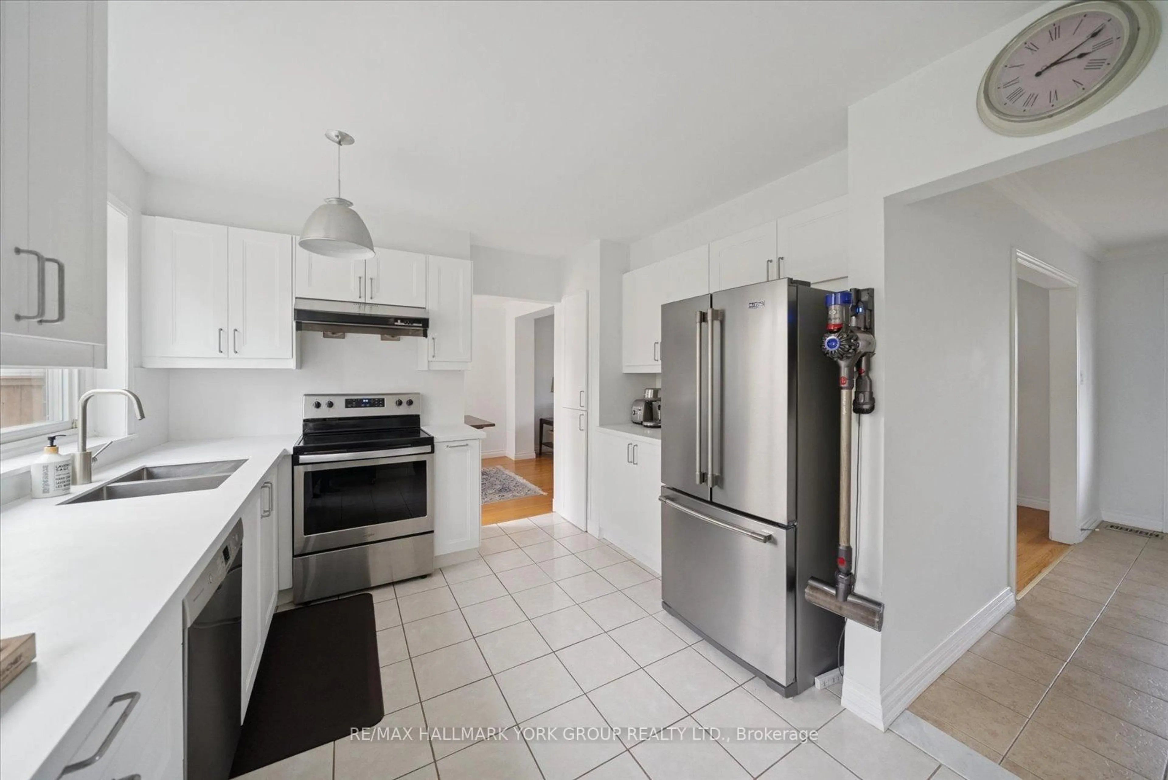 Standard kitchen, ceramic/tile floor for 59 Grove Park Cres, Toronto Ontario M2J 2C7