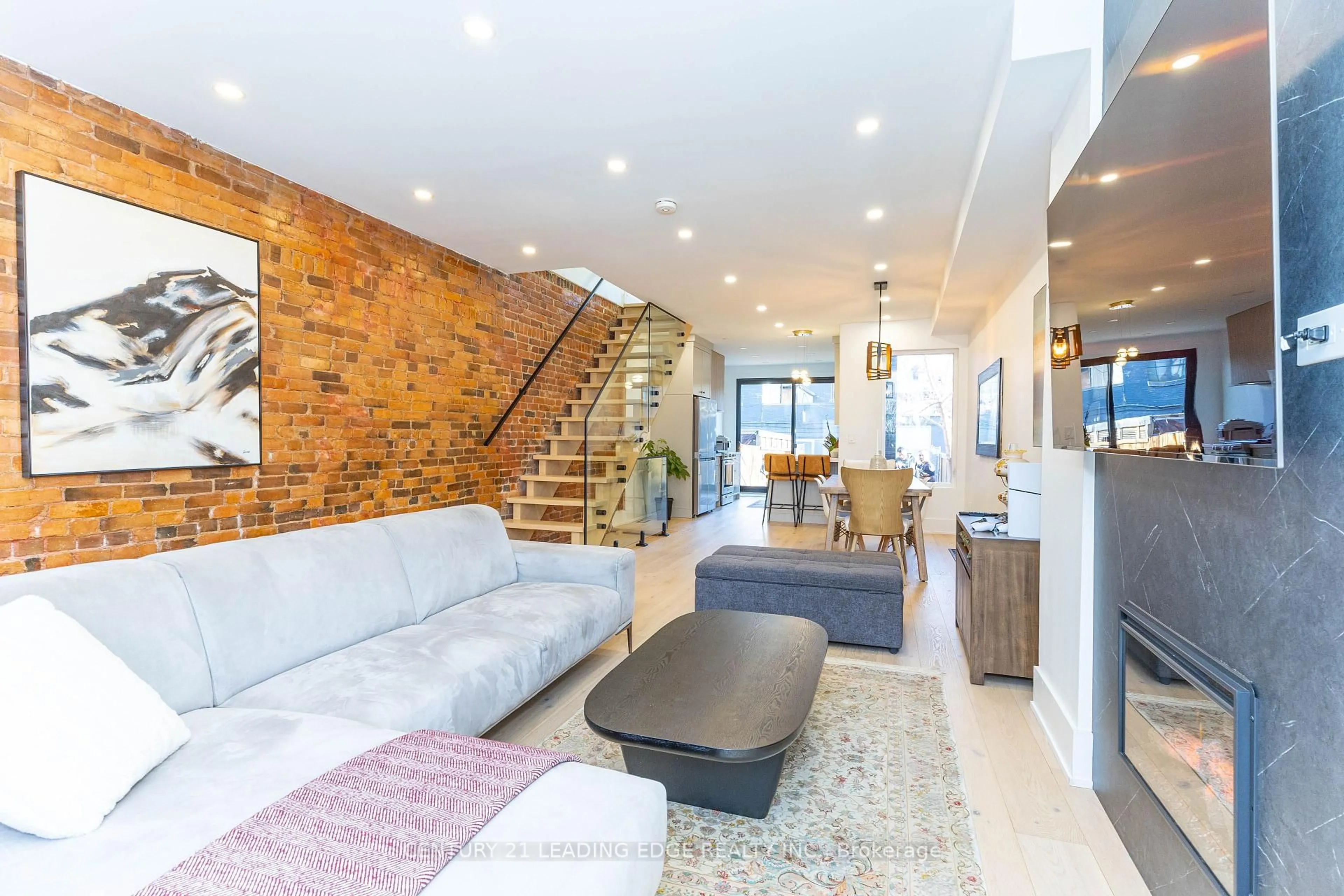 Unknown for 261 Howland Ave, Toronto Ontario M5R 3B7