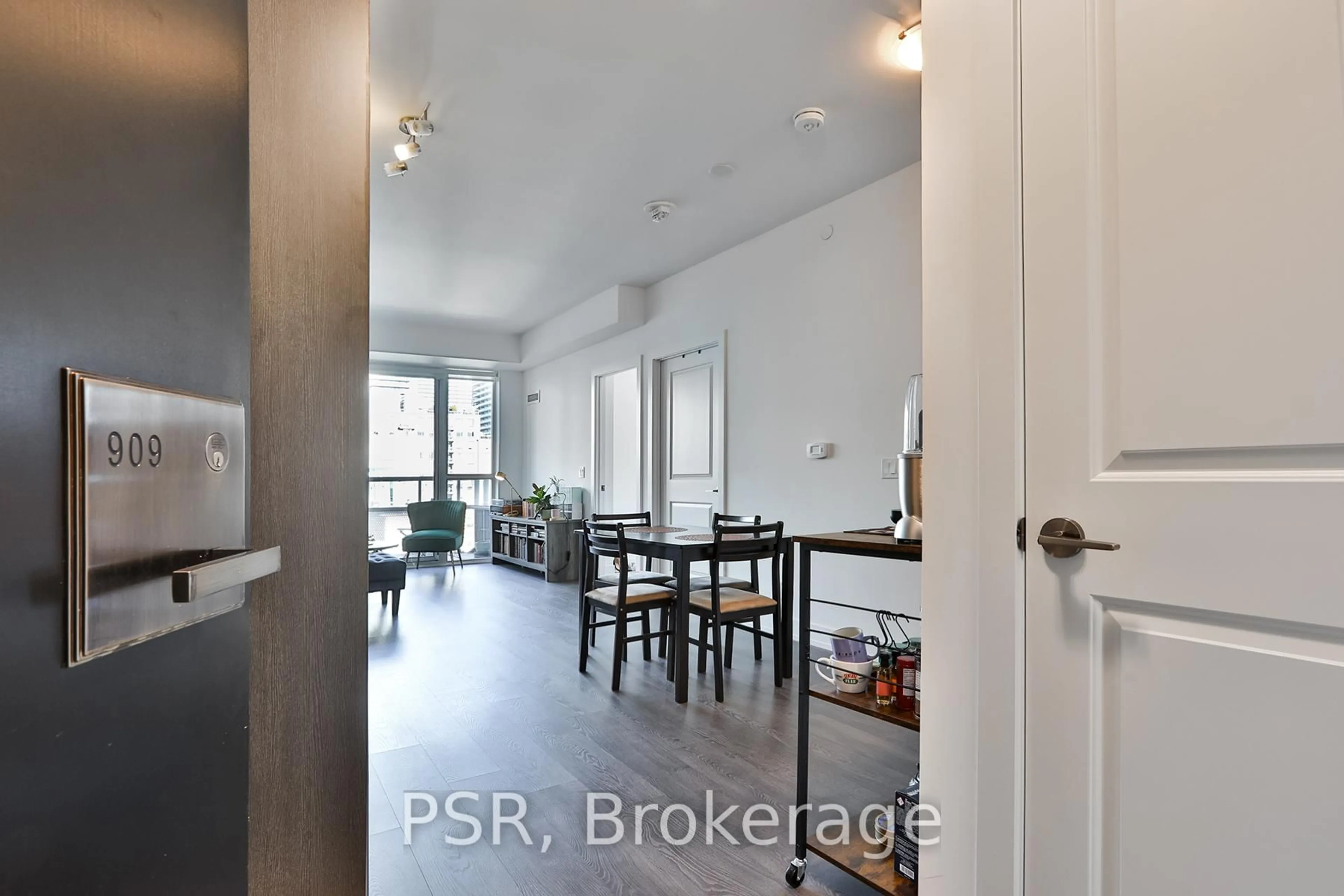 Unknown for 11 Lillian St #909, Toronto Ontario M4S 2H7