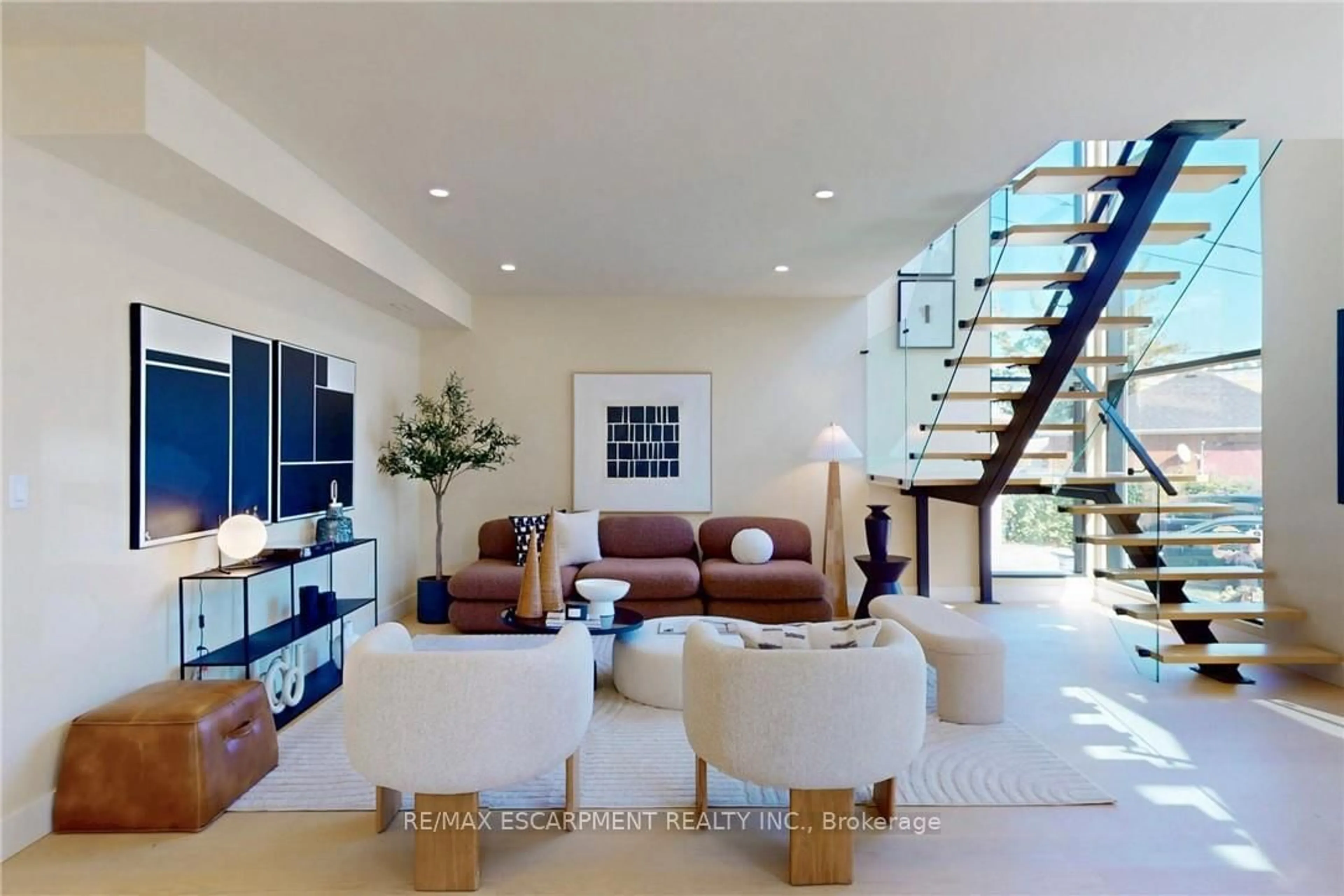 Unknown for 28 Dunsmore Gdns, Toronto Ontario M3H 3M2