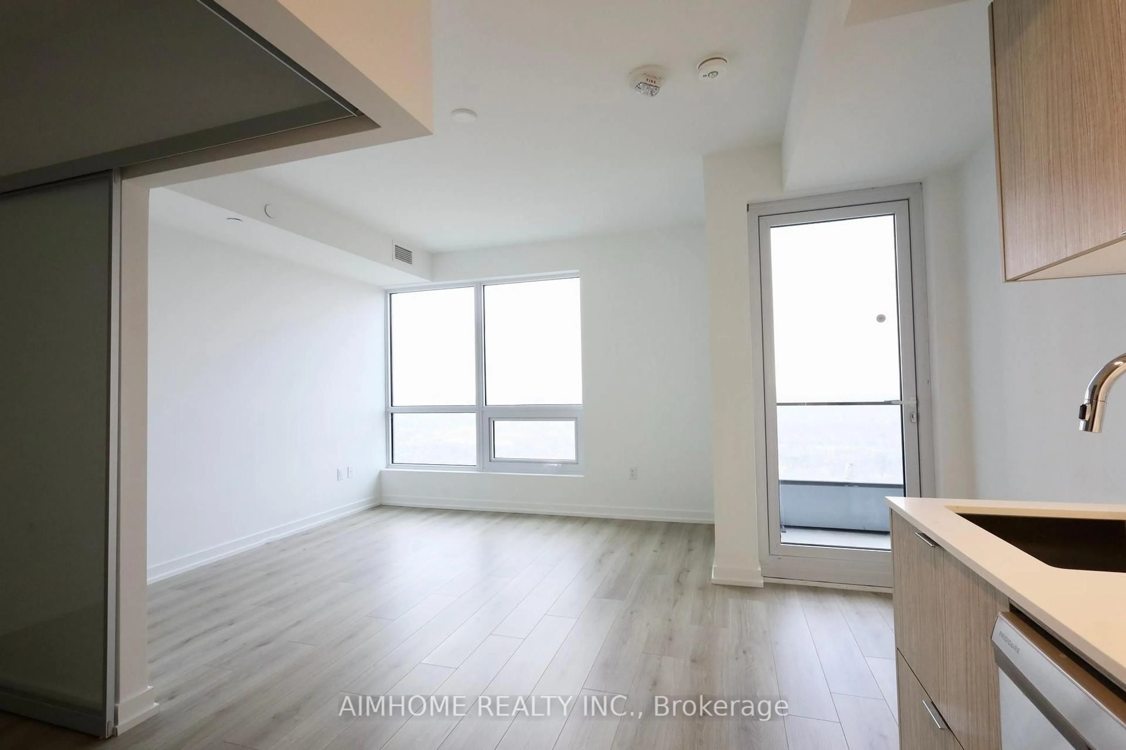A pic of a room for 395 Bloor St #4706, Toronto Ontario M4W 0B4