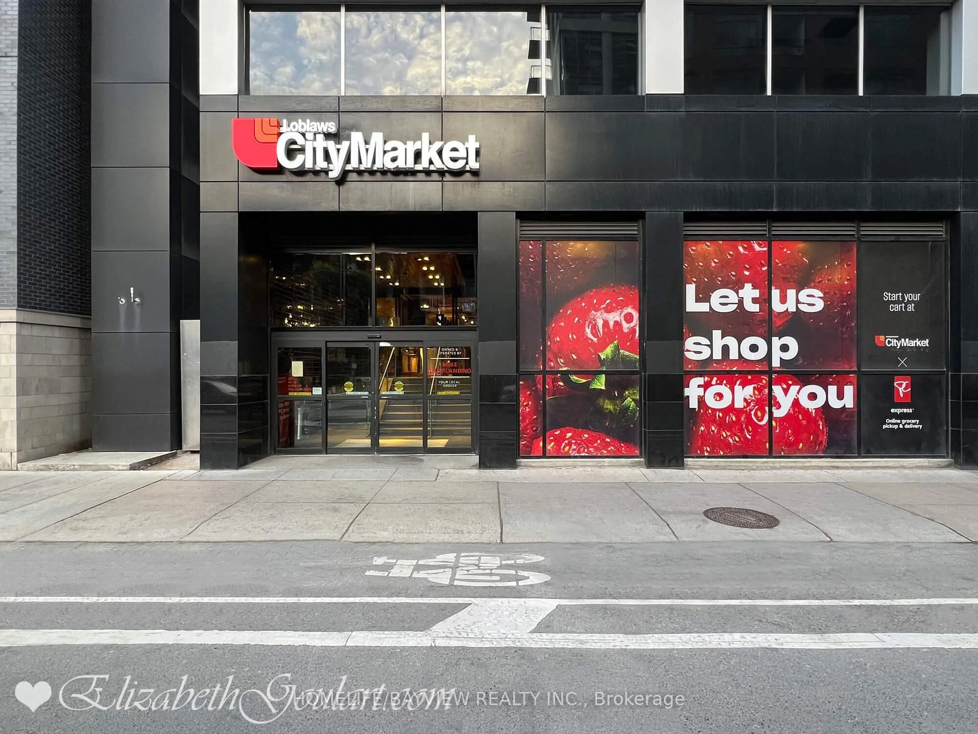 Indoor foyer for 108 peter St #1125, Toronto Ontario M5V 0W2