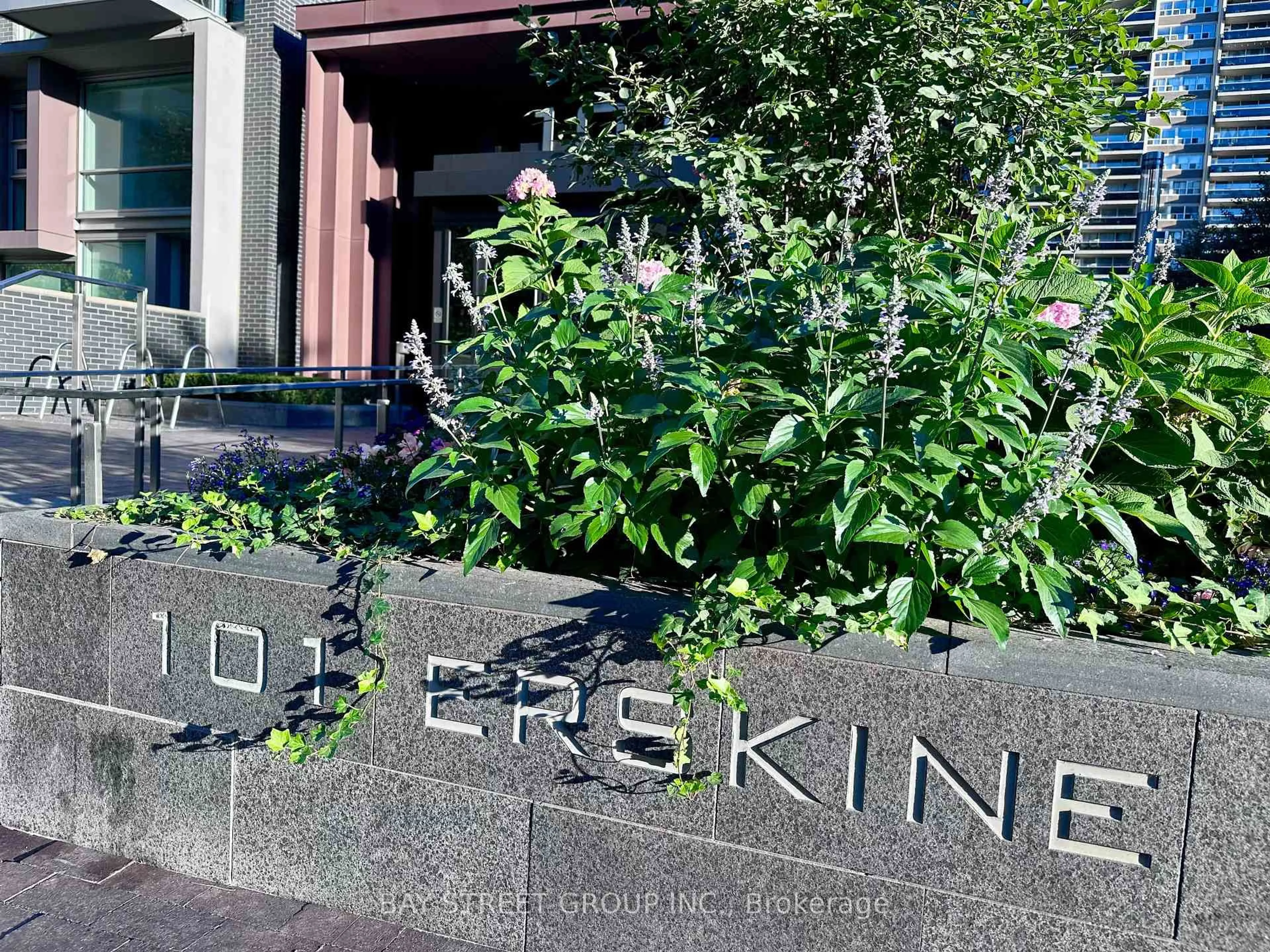 Lobby for 101 Erskine Ave #2006, Toronto Ontario M4P 0C5