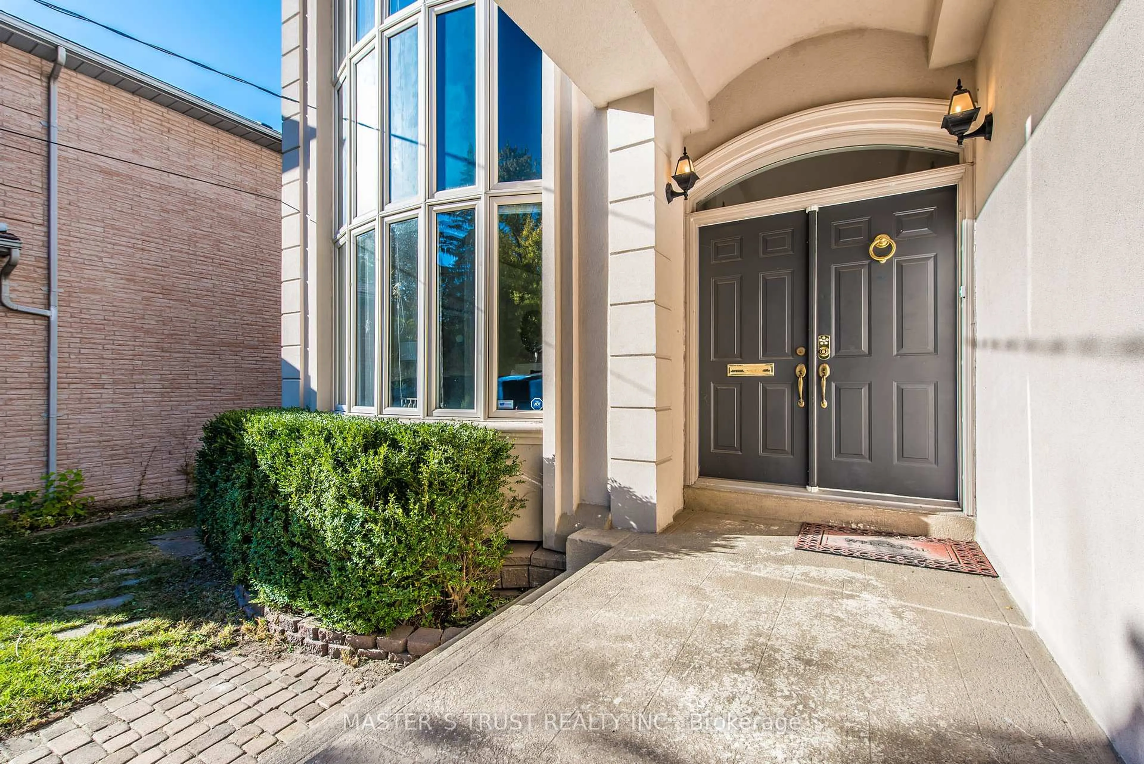 Indoor entryway for 242 Empress Ave, Toronto Ontario M2N 3T9