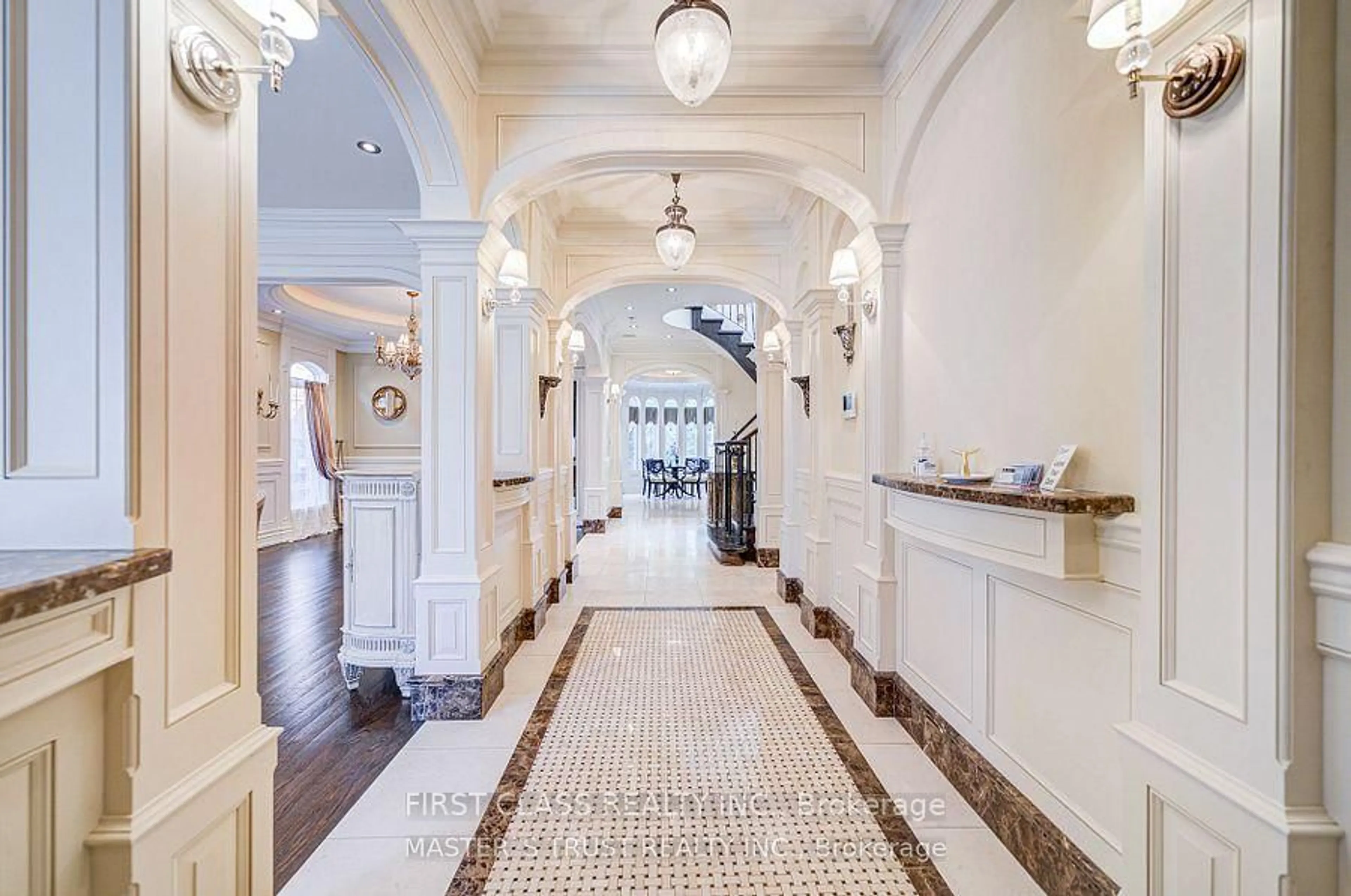 Indoor foyer for 216 Parkview Ave, Toronto Ontario M2N 3Y8