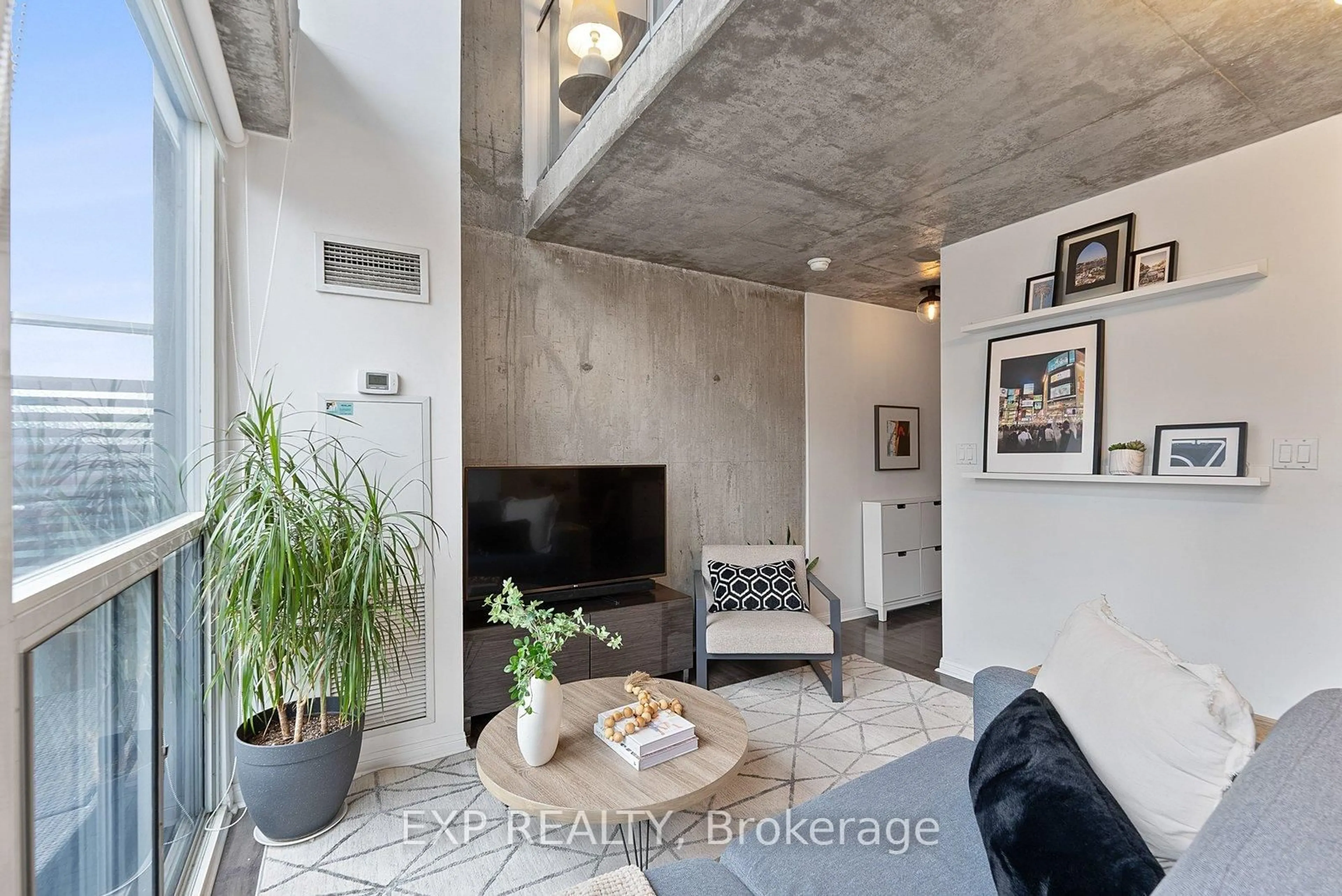 Unknown for 1029 King St #401, Toronto Ontario M6K 1J7