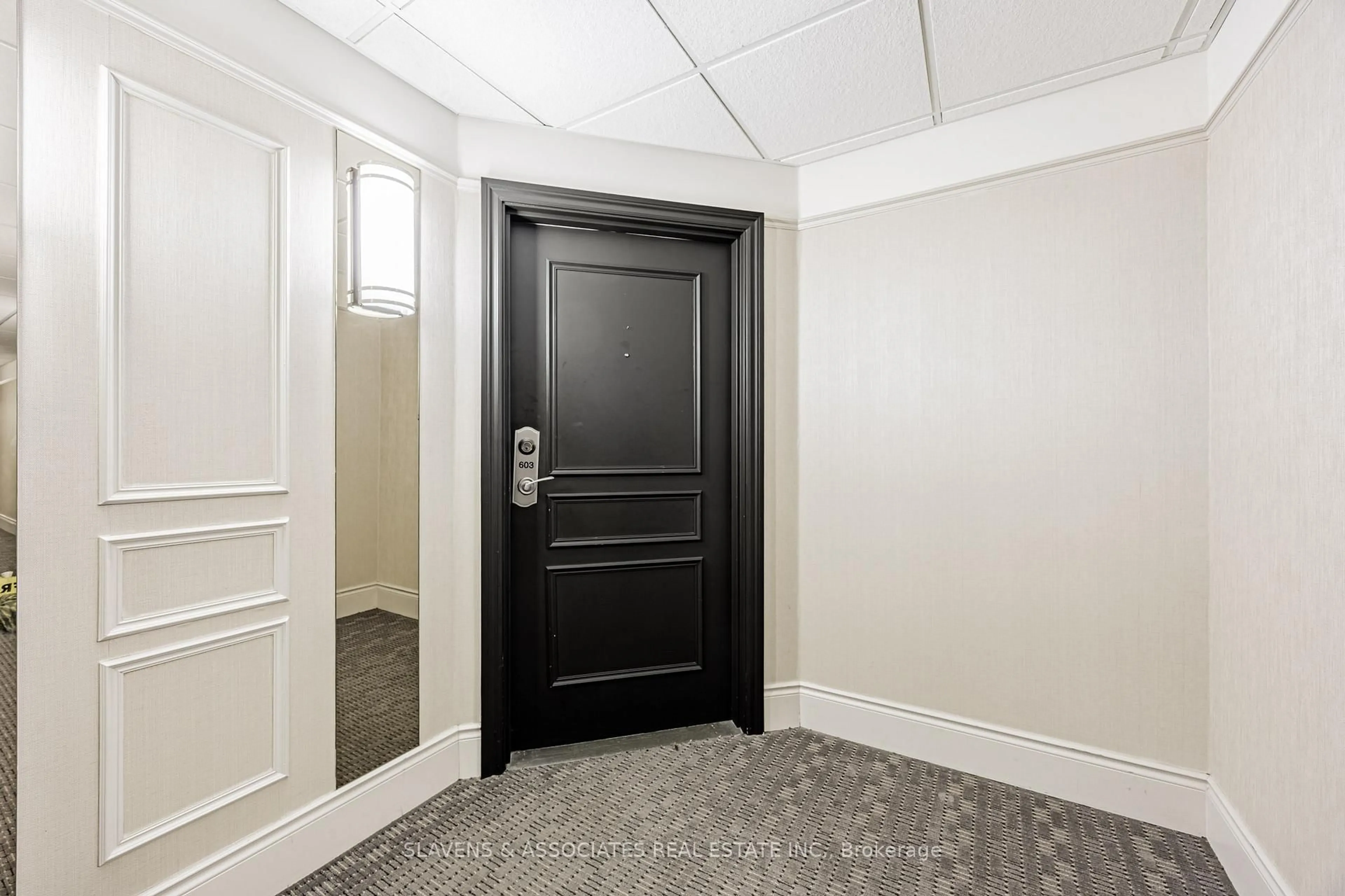 Indoor foyer for 890 Sheppard Ave #603, Toronto Ontario M3H 6B9