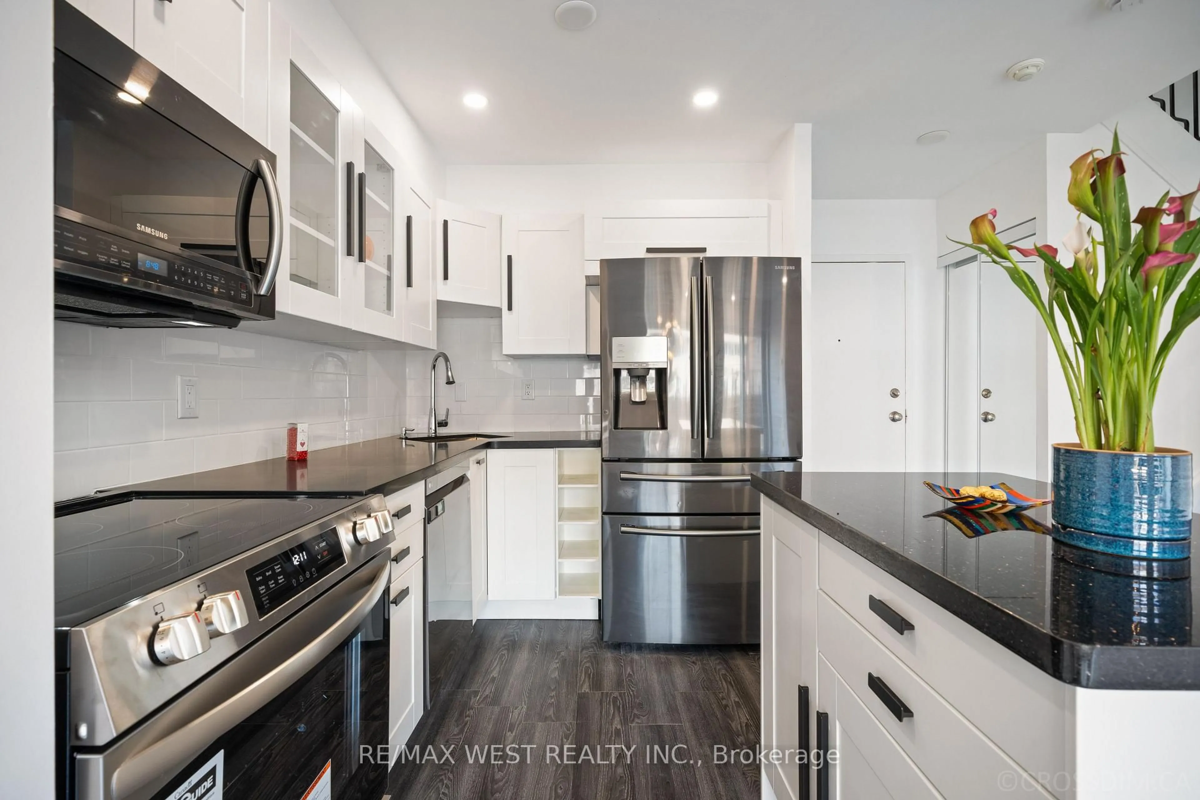 Contemporary kitchen, ceramic/tile floor for 165 Cherokee Blvd #236, Toronto Ontario M2J 4T7