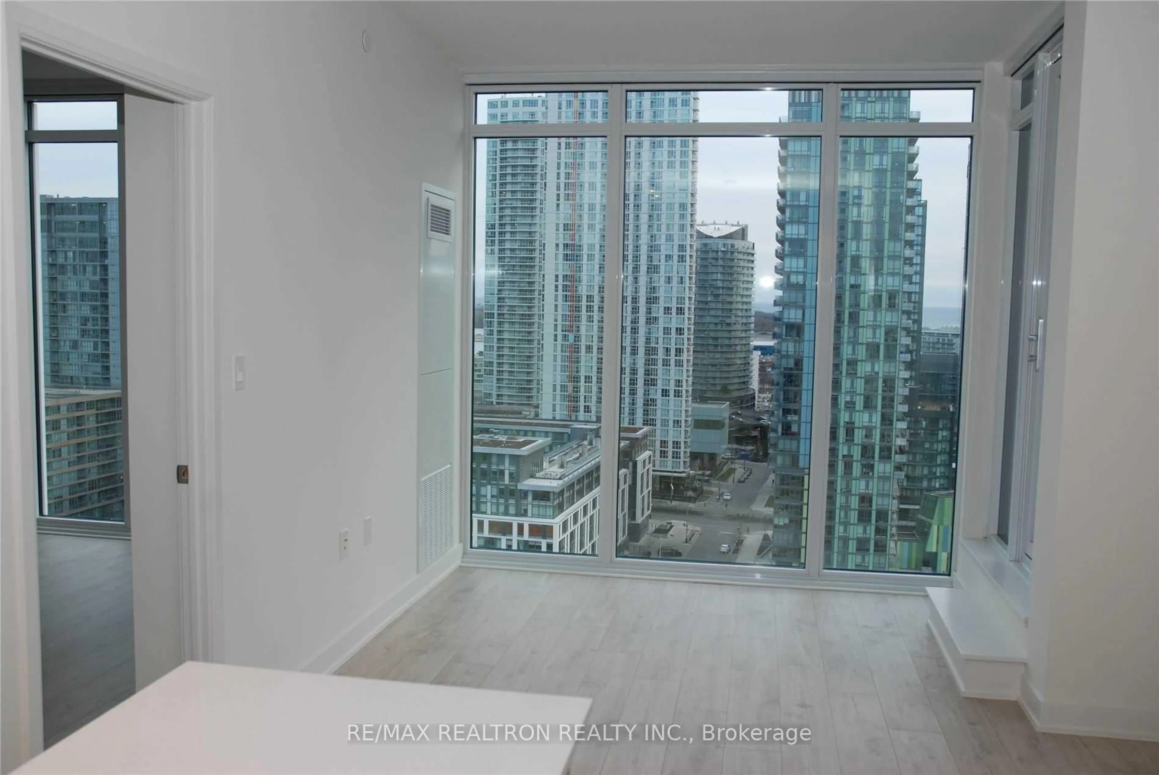 A pic of a room for 576 Front St #1703, Toronto Ontario M5V 0P8