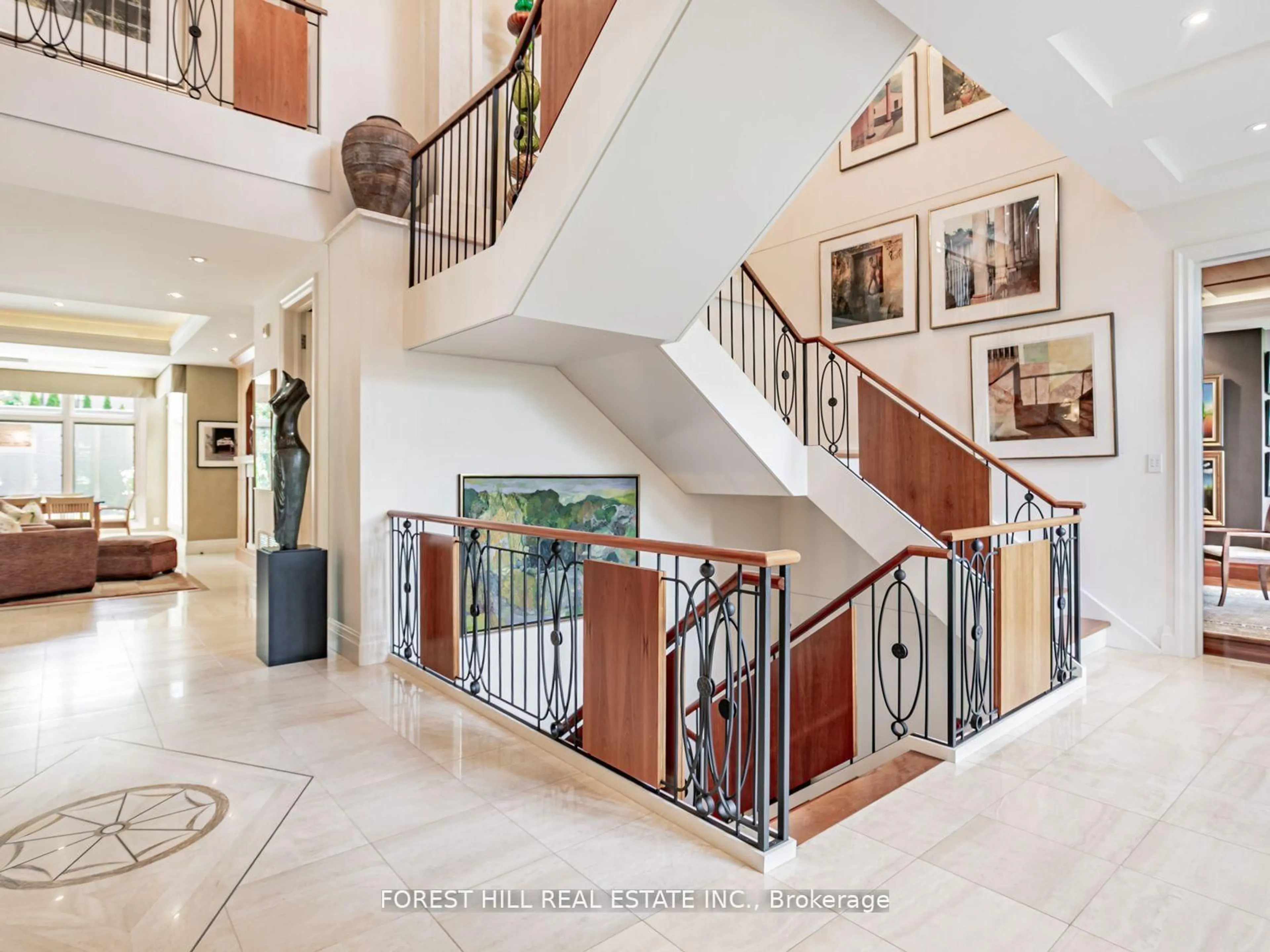 Indoor foyer for 7 Cedarwood Ave, Toronto Ontario M2L 1L7