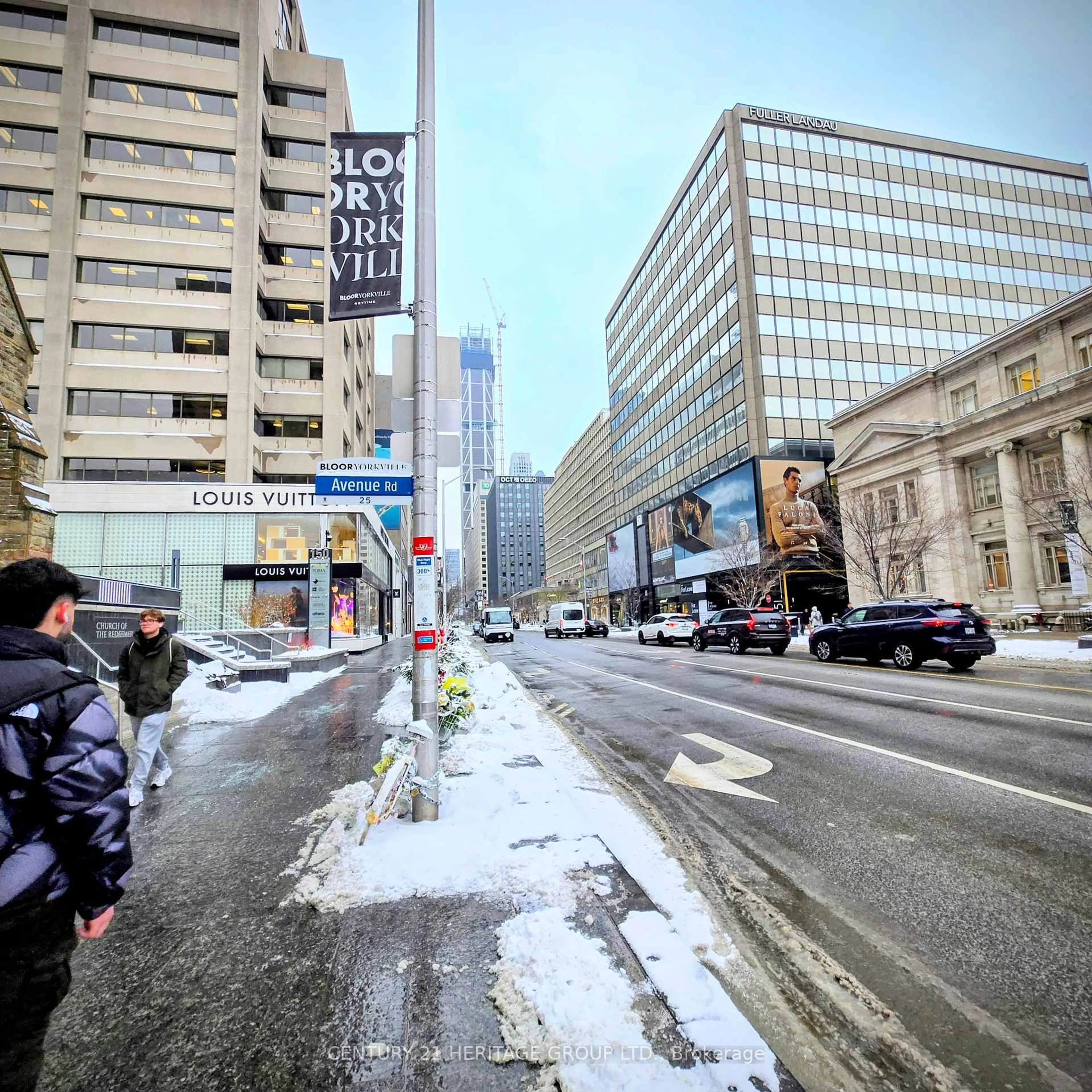 Blurry image for 188 Cumberland St #412, Toronto Ontario M5R 0B6