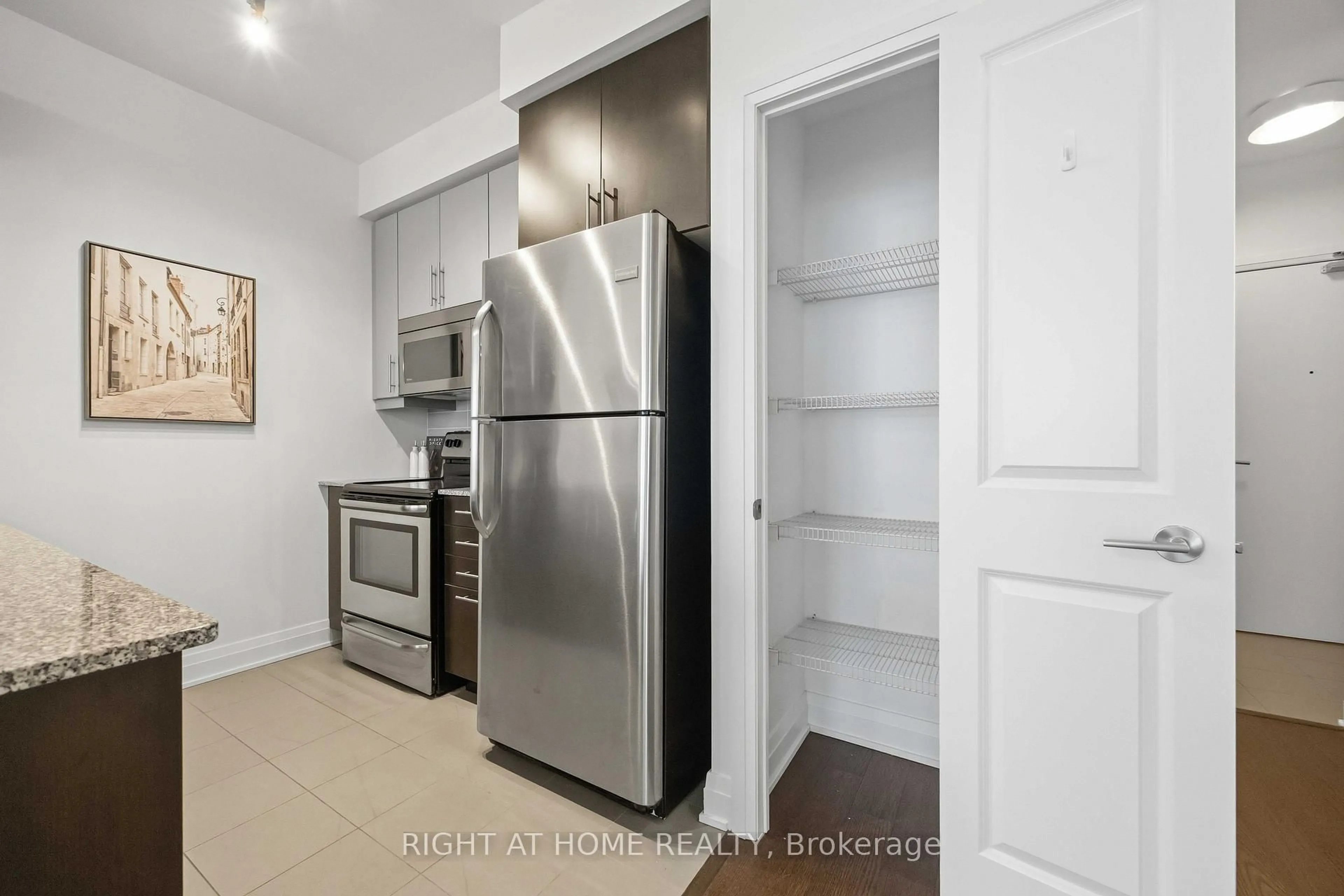 Standard kitchen, unknown for 530 St Clair Ave #909, Toronto Ontario M6C 0A2