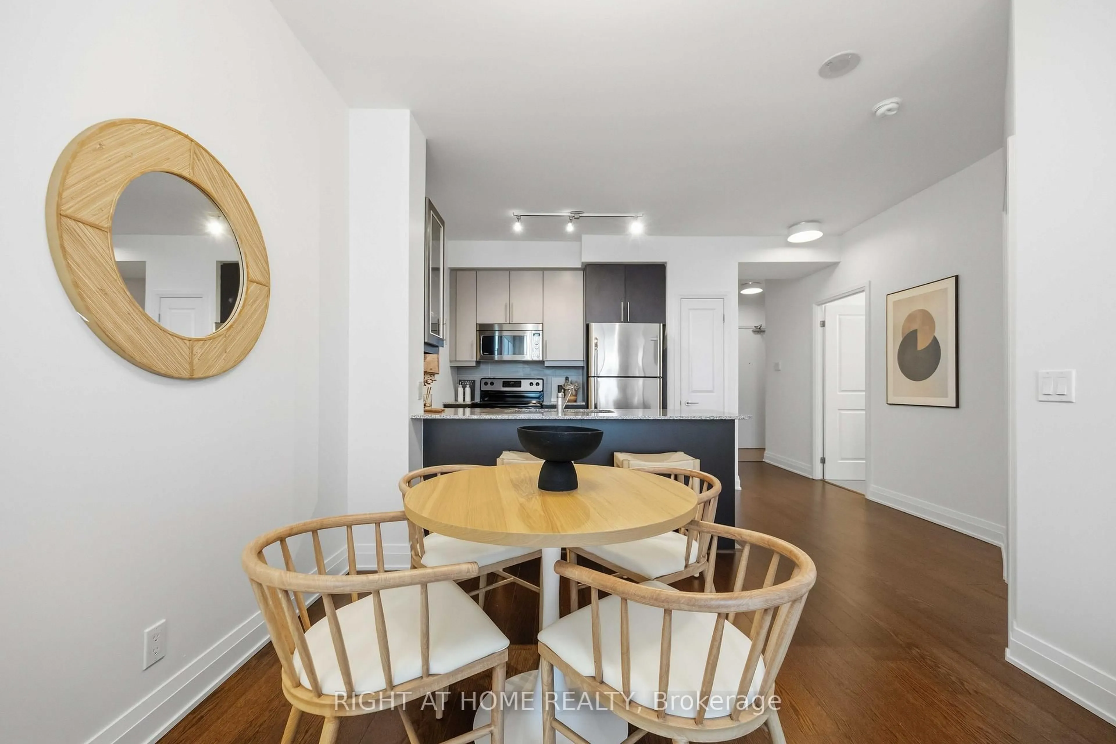 Dining room, unknown for 530 St Clair Ave #909, Toronto Ontario M6C 0A2