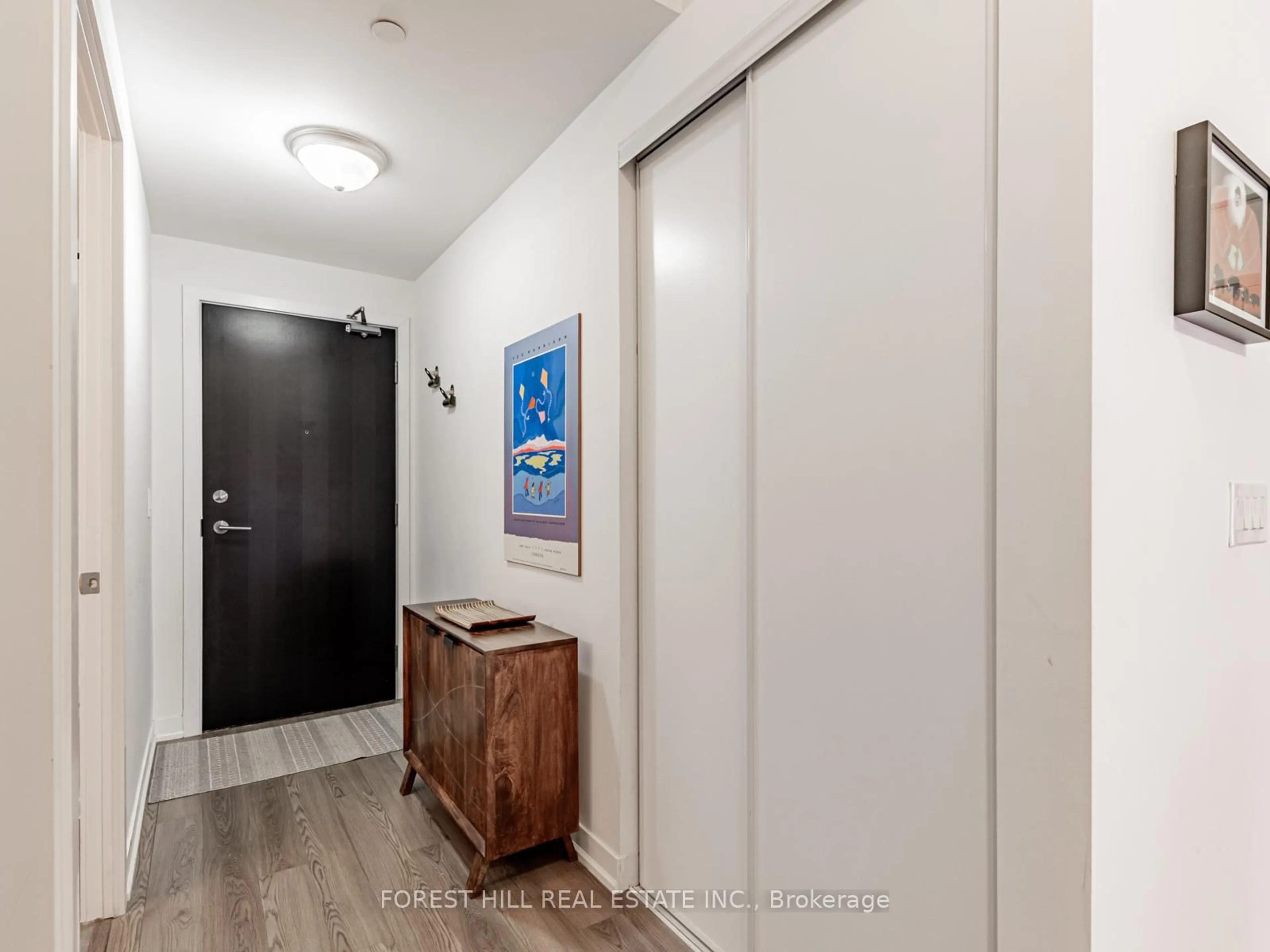 Indoor entryway for 60 Berwick Ave #517, Toronto Ontario M5P 1H1
