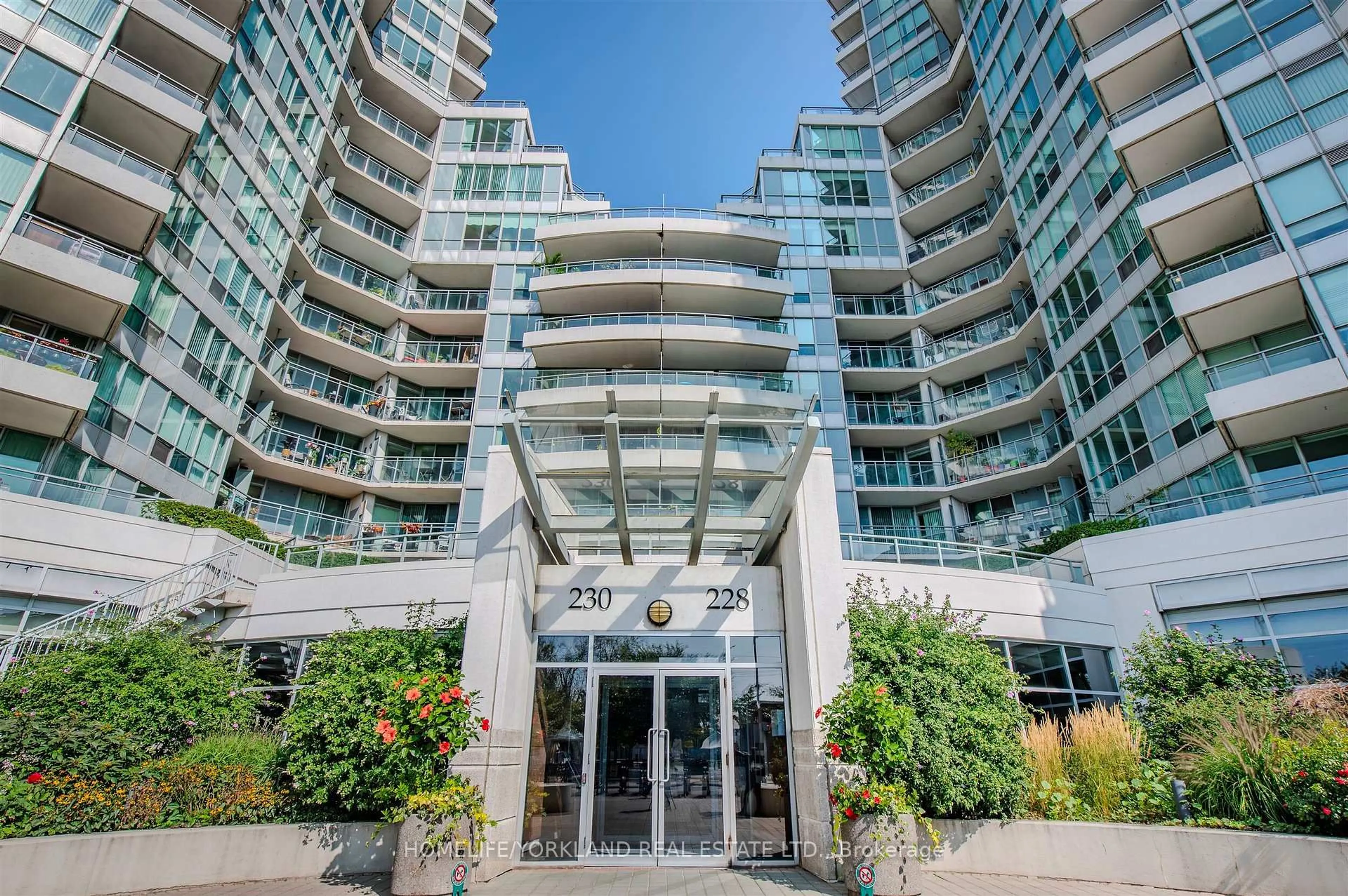 Indoor foyer for 230 Queens Quay #323, Toronto Ontario M5J 2Y7
