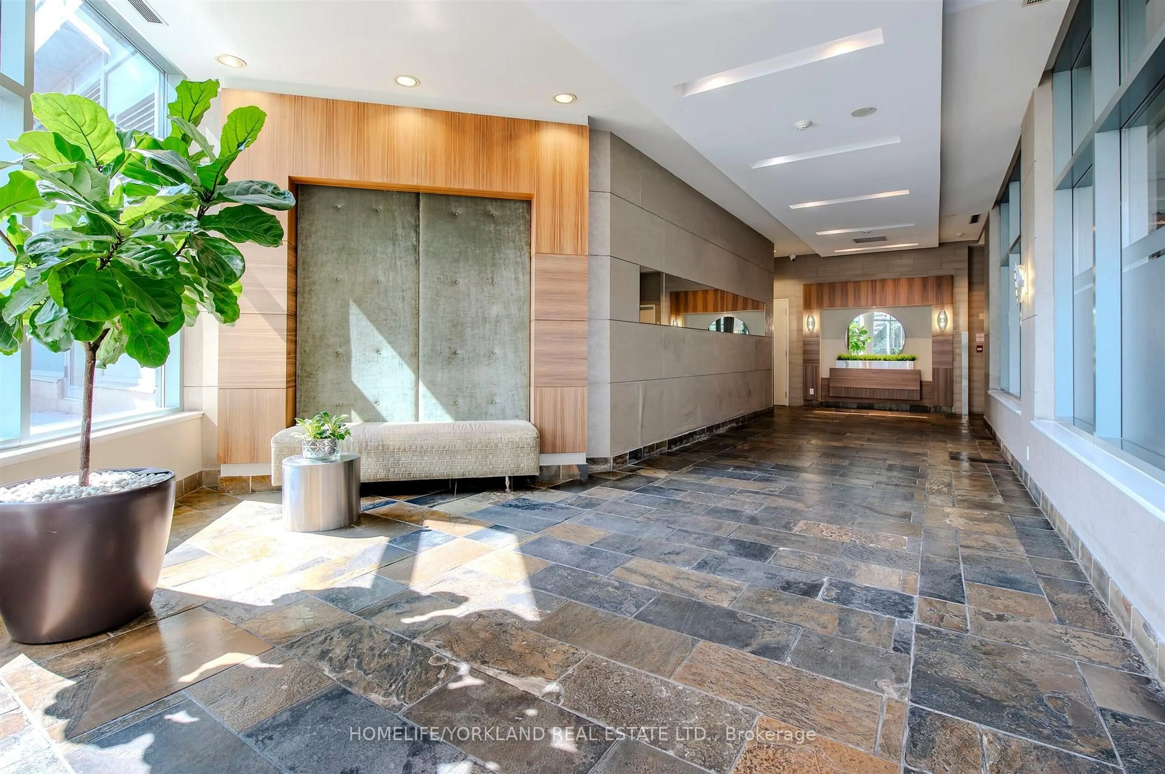 Lobby for 230 Queens Quay #323, Toronto Ontario M5J 2Y7