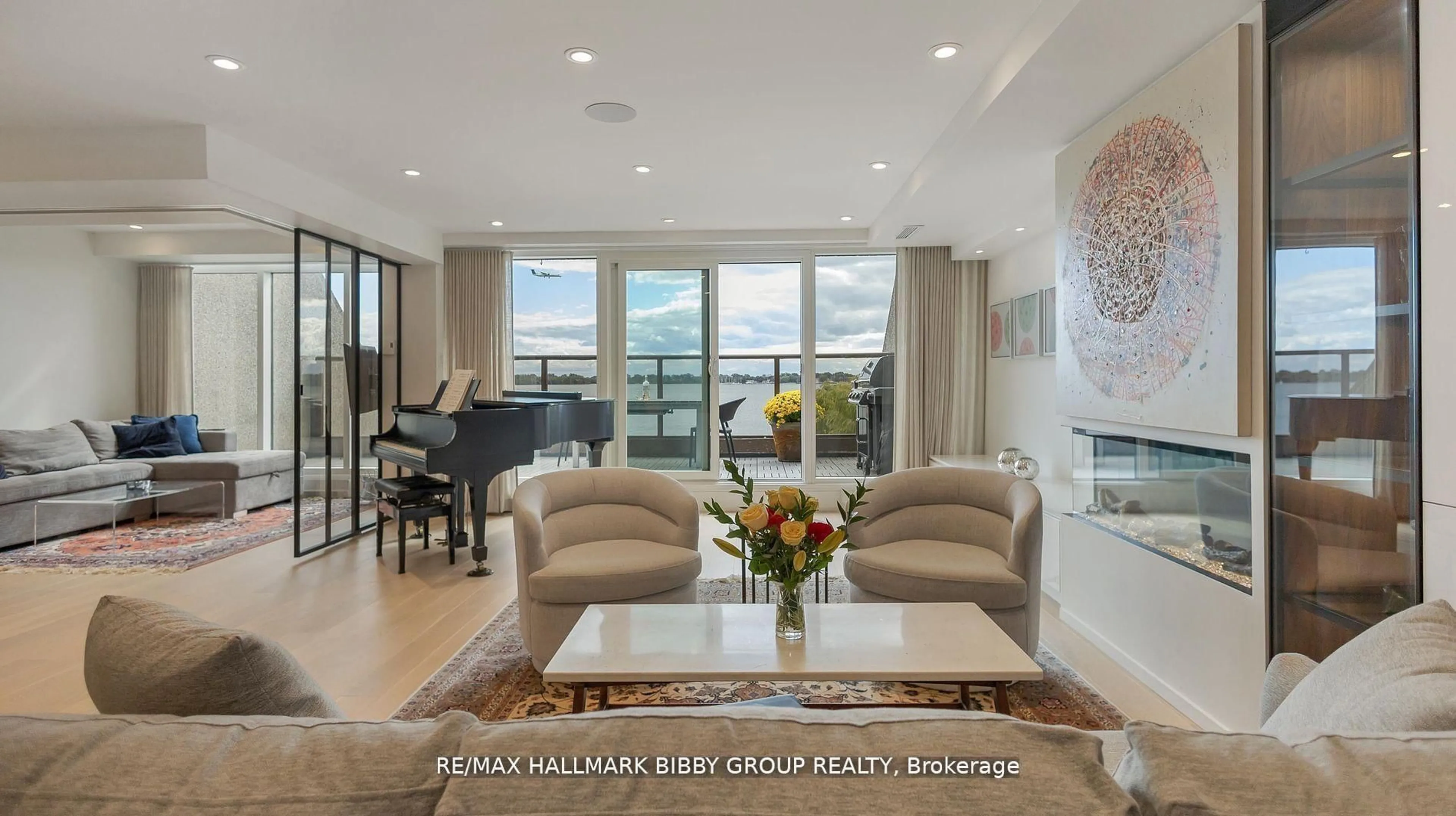 Living room with furniture, unknown for 99 Harbour Sq #613, Toronto Ontario M5J 2H2