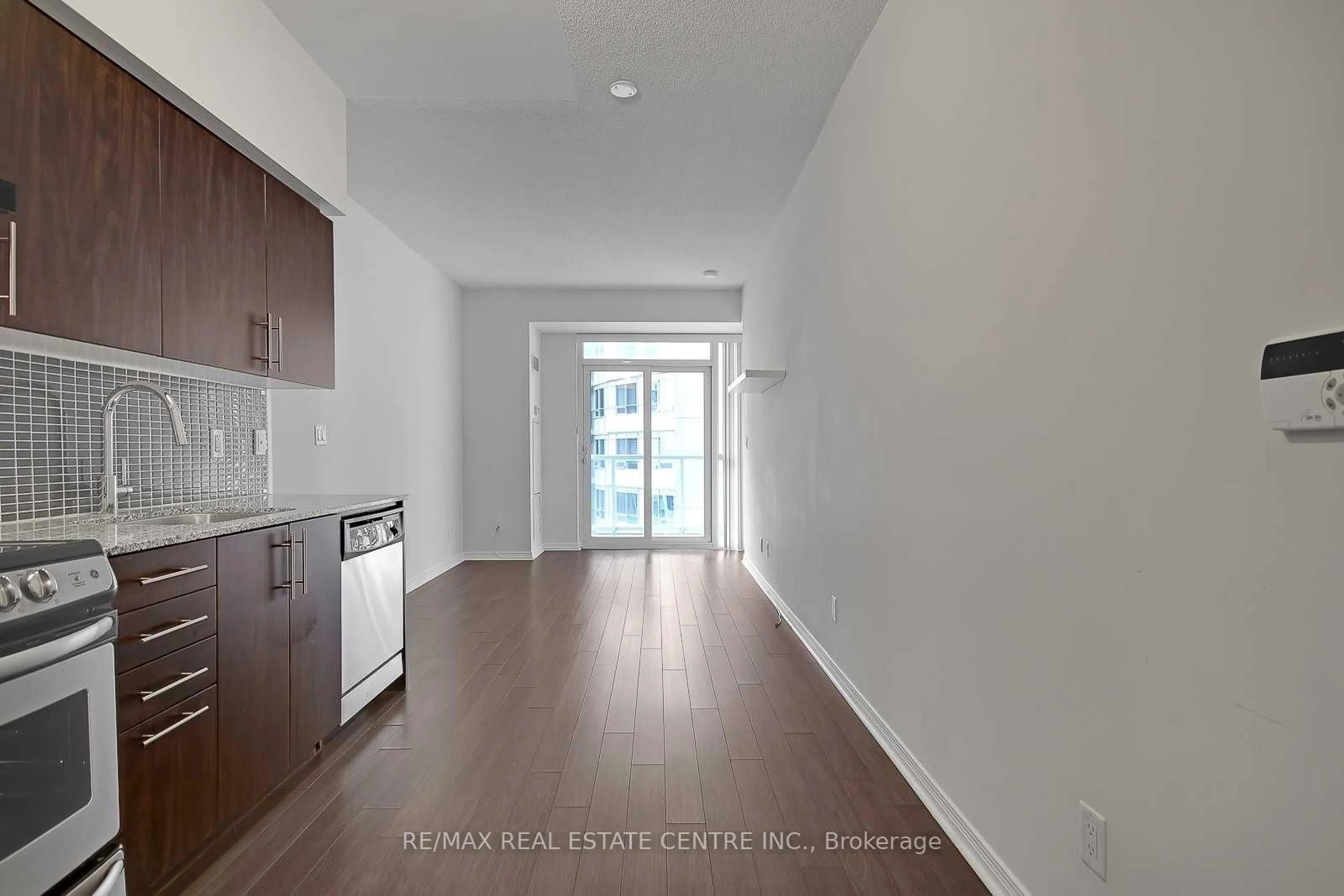 A pic of a room for 352 Front St #1521, Toronto Ontario M5V 1B5