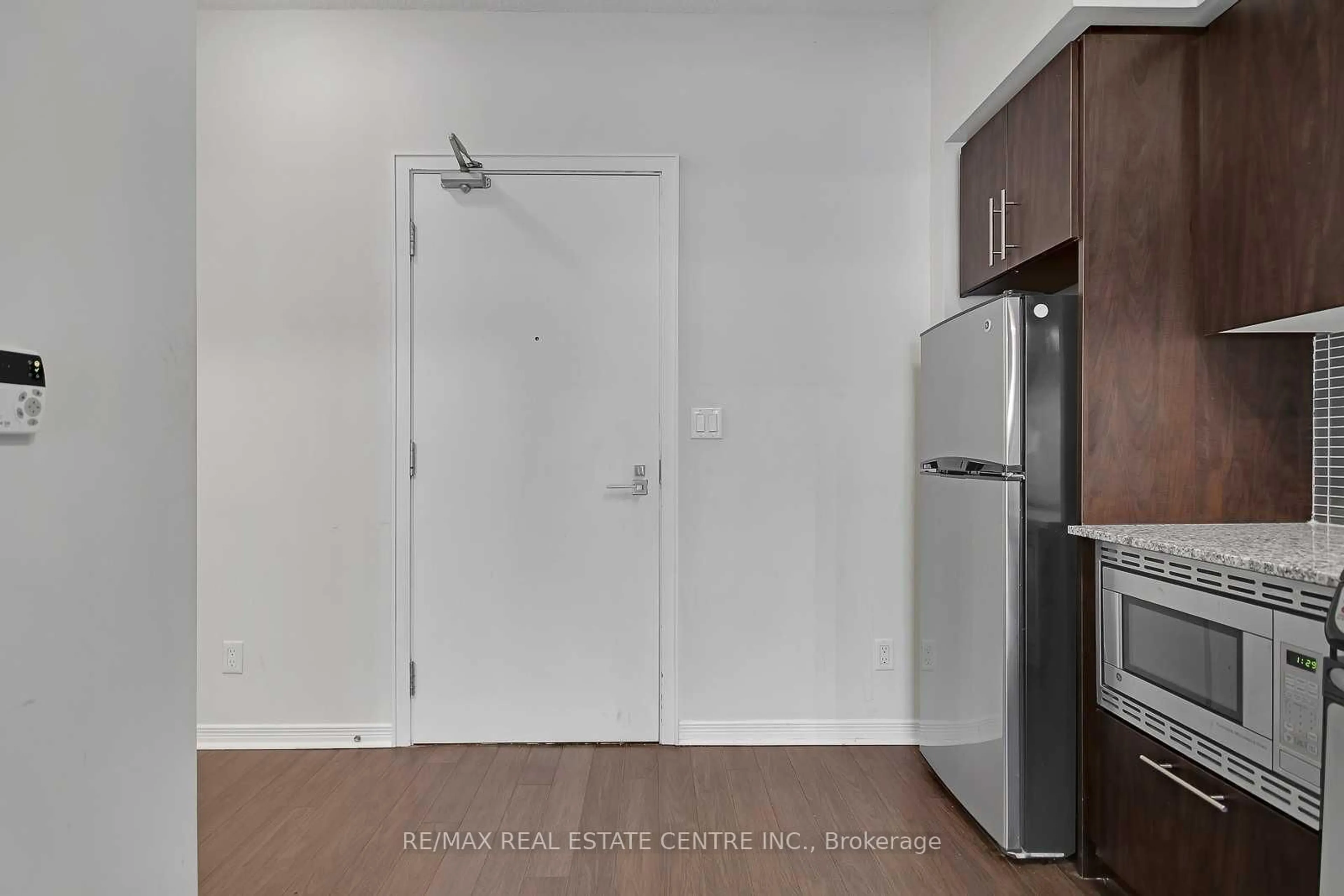 A pic of a room for 352 Front St #1521, Toronto Ontario M5V 1B5
