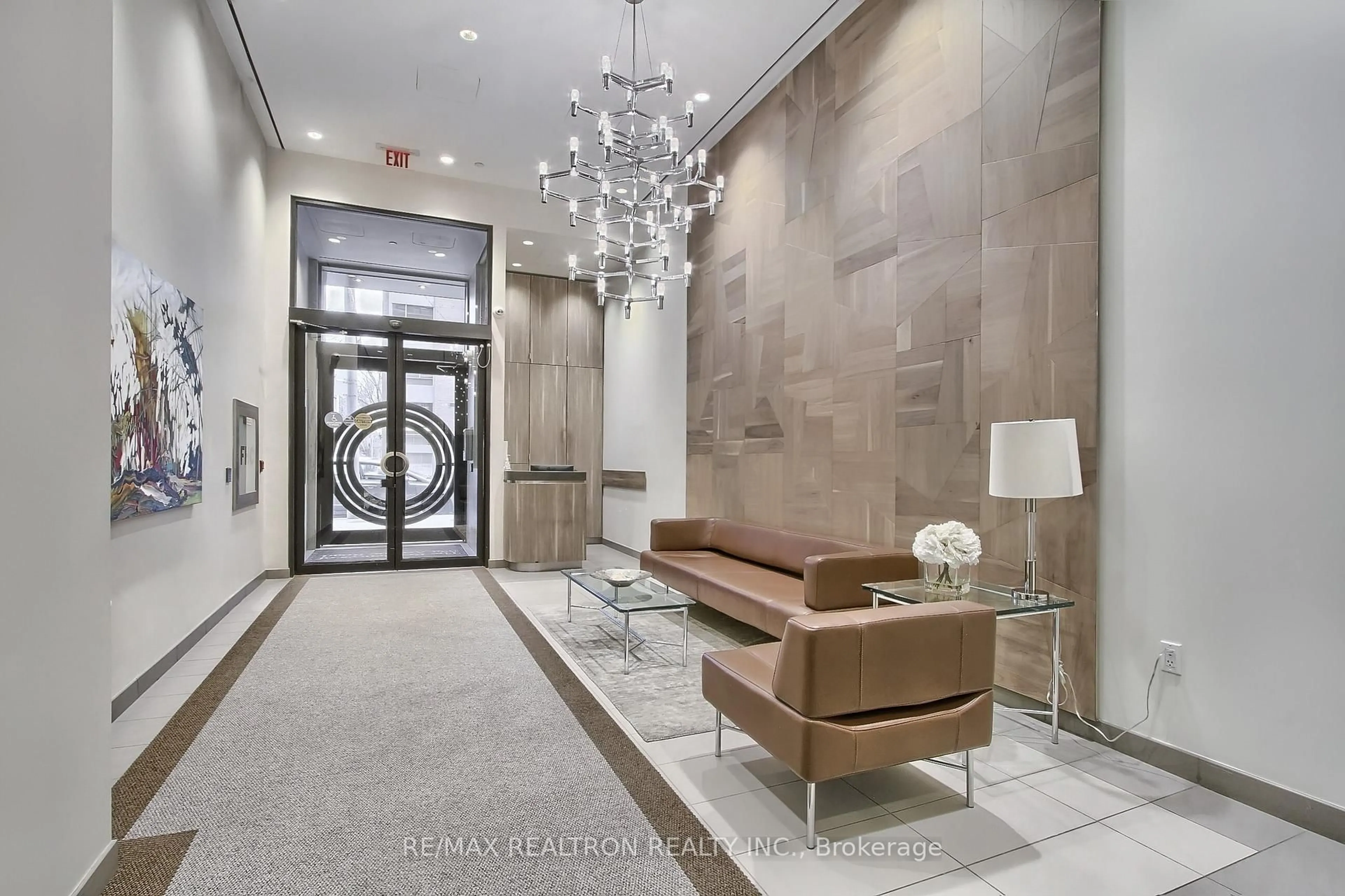 Indoor foyer for 55A Avenue Rd #406, Toronto Ontario M5R 2G3
