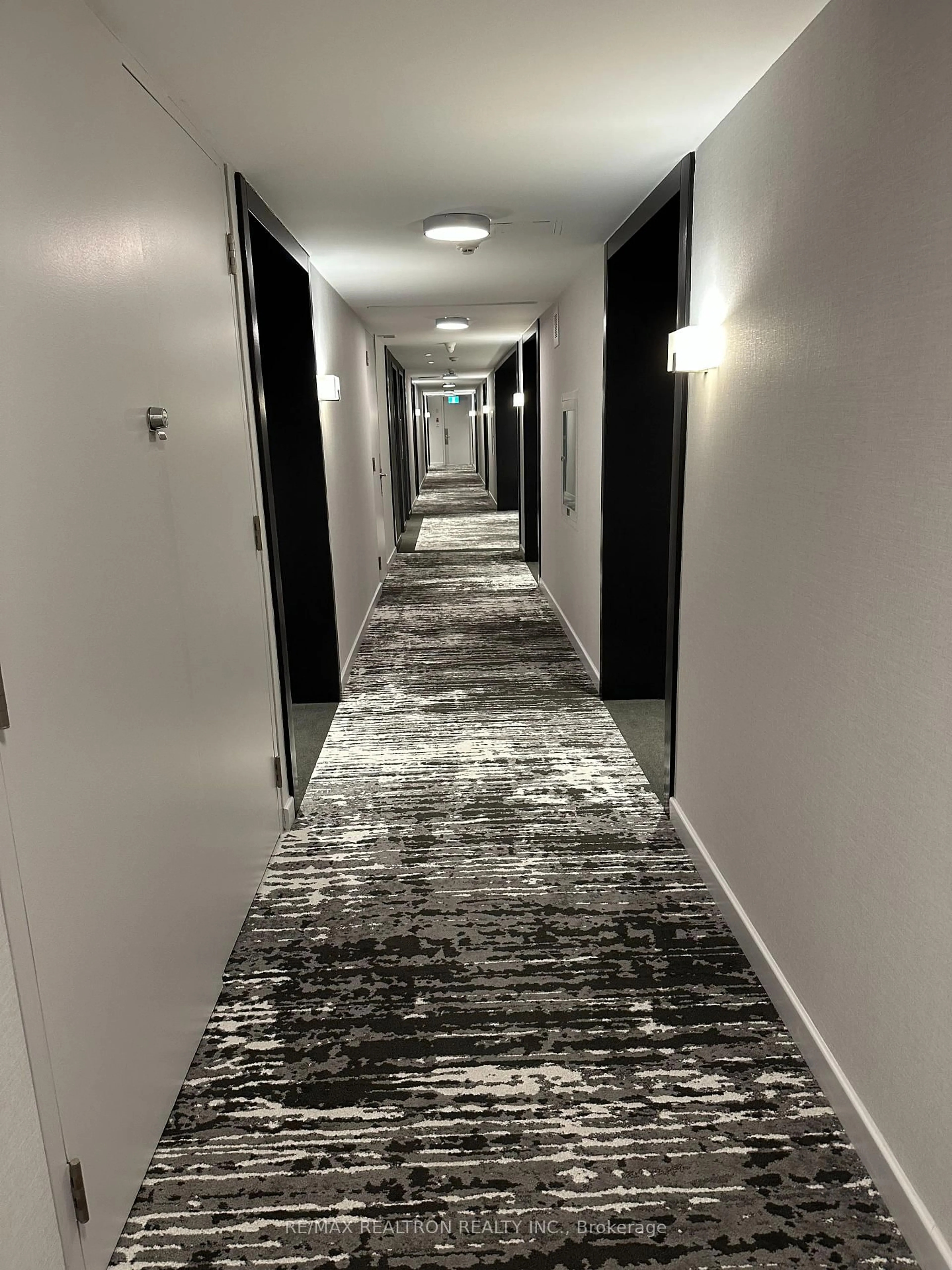 Unknown for 55A Avenue Rd #406, Toronto Ontario M5R 2G3