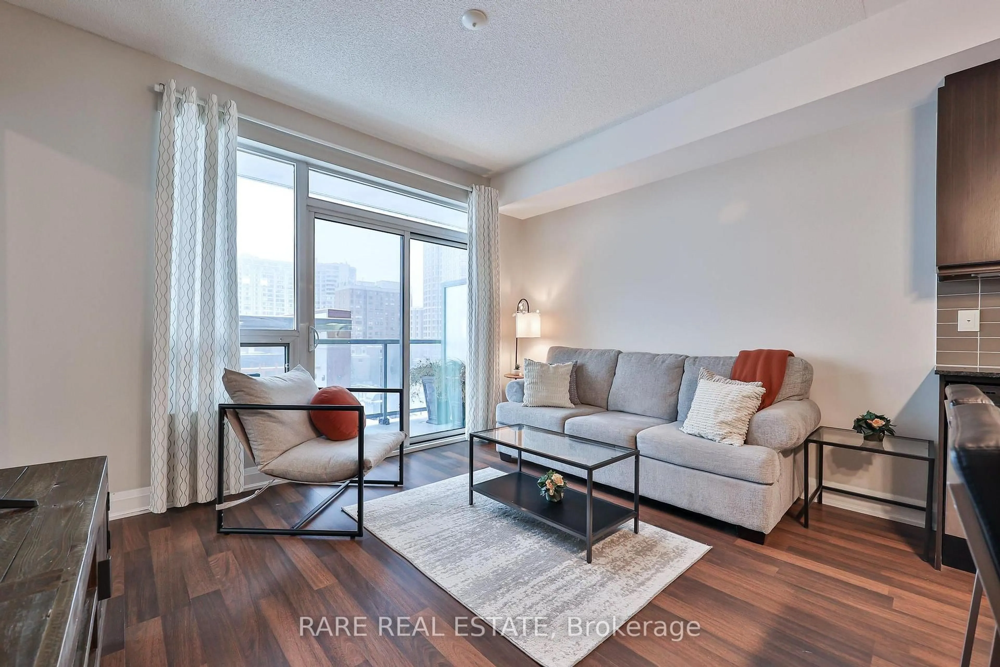 Living room with furniture, wood/laminate floor for 68 Canterbury Pl #710, Toronto Ontario M2N 0H8