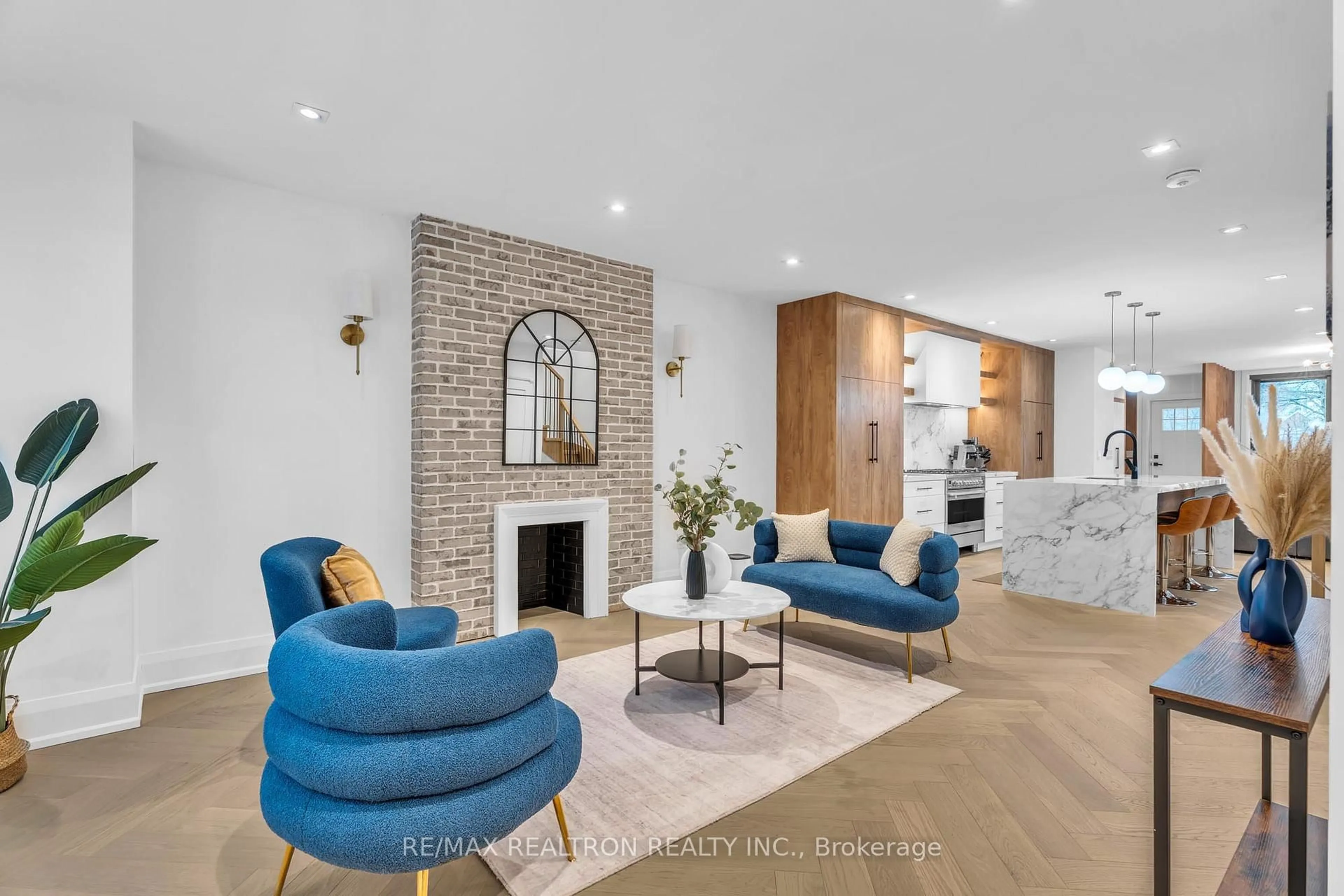 Living room with furniture, unknown for 146 Arlington Ave, Toronto Ontario M6C 2Z2