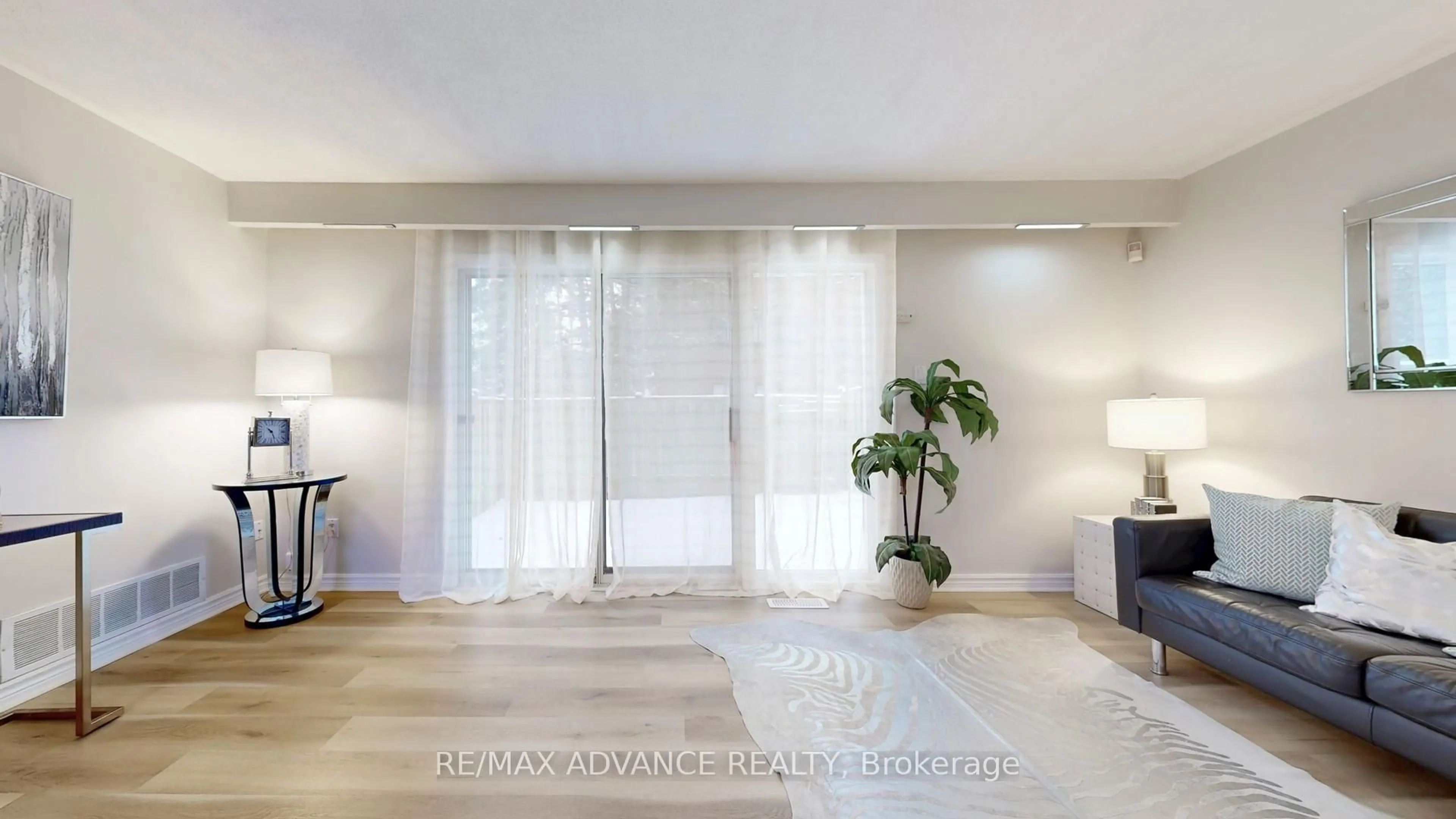 Unknown for 4 Frosty Meadoway, Toronto Ontario M2H 2V6