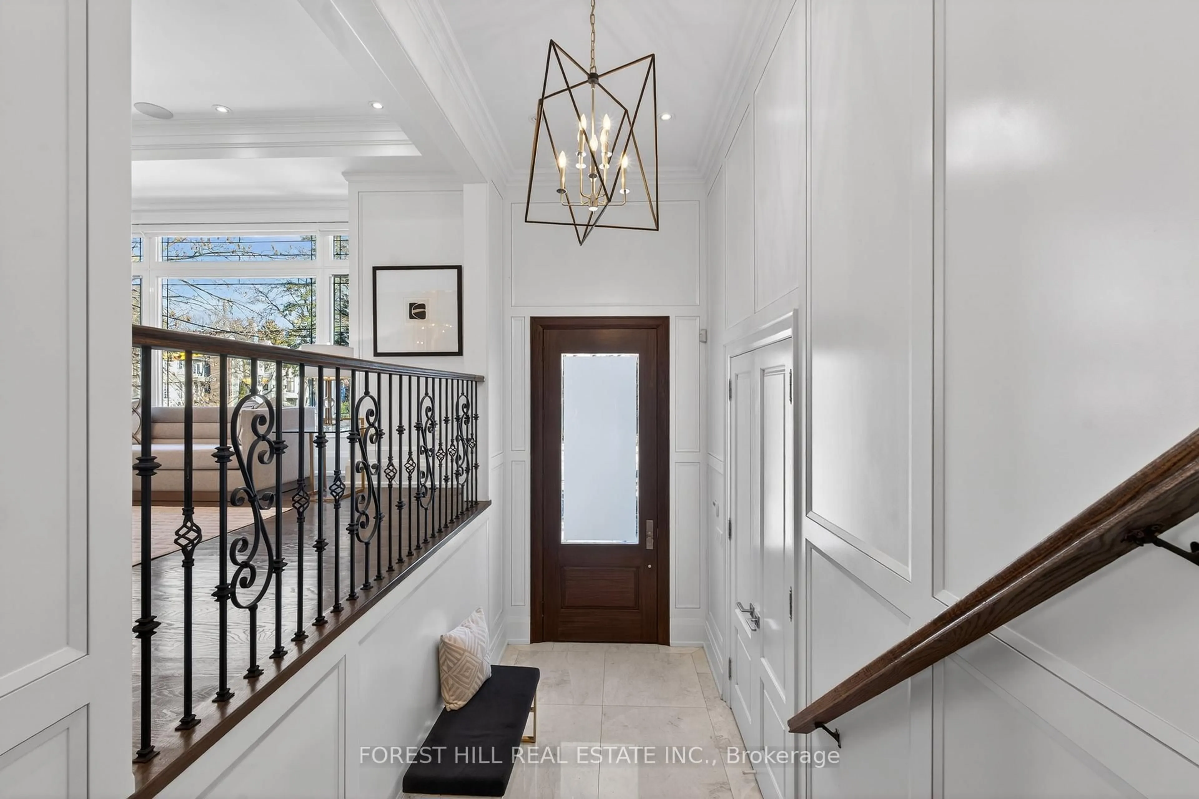 Indoor entryway for 210 Willowdale Ave, Toronto Ontario M2N 4Z2