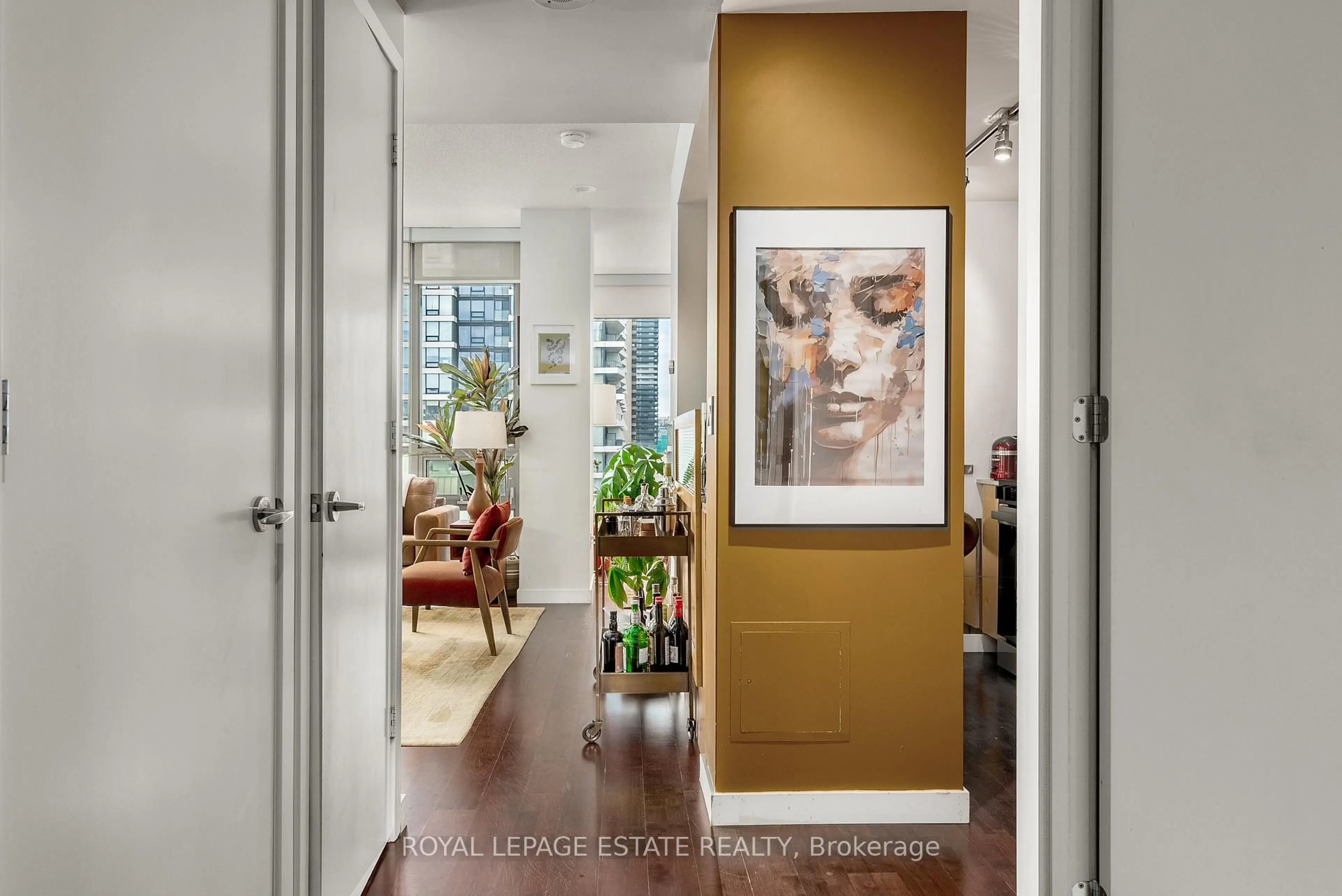 Indoor entryway for 281 Mutual St #1003, Toronto Ontario M4Y 3C4